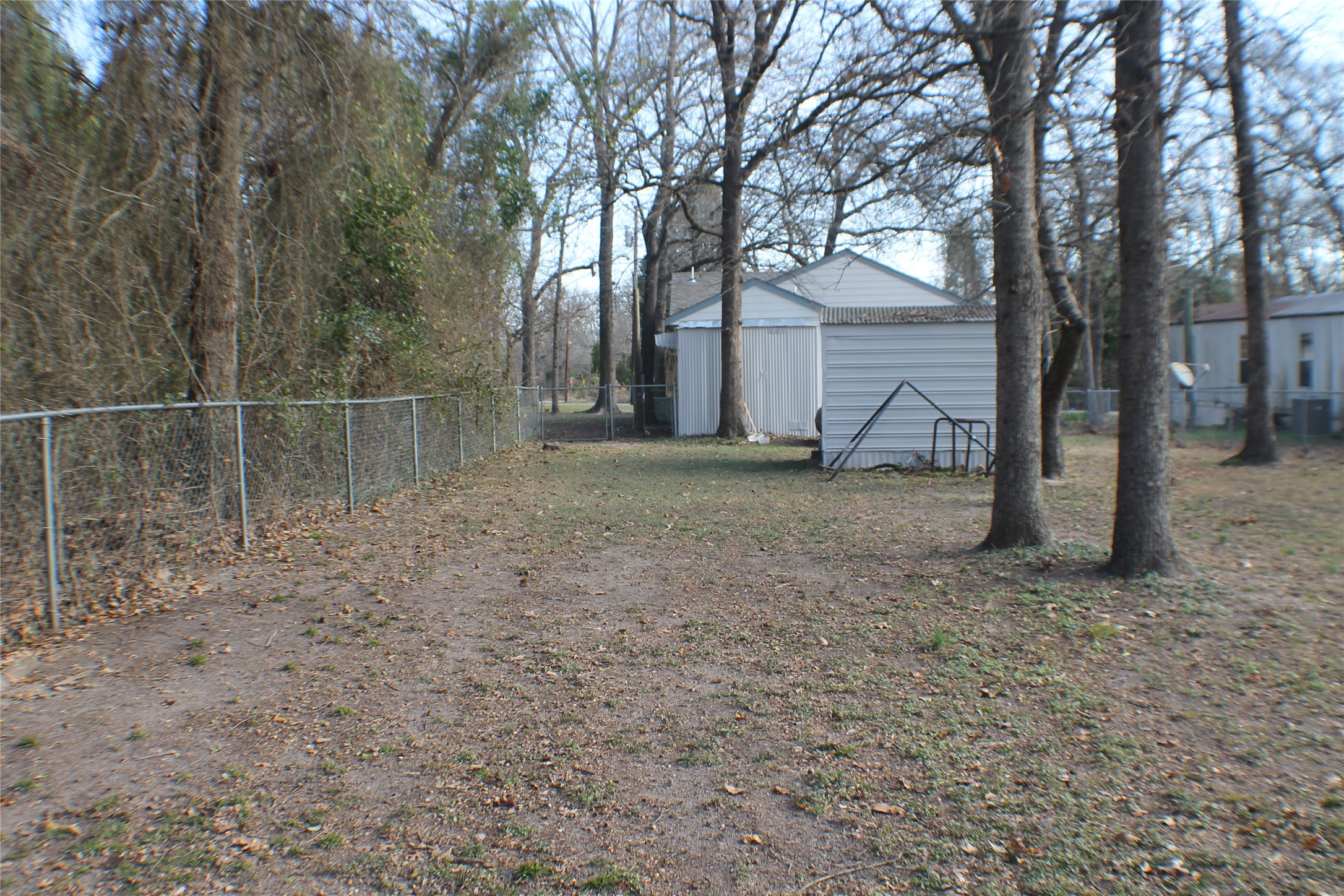 5233 Sam Houston