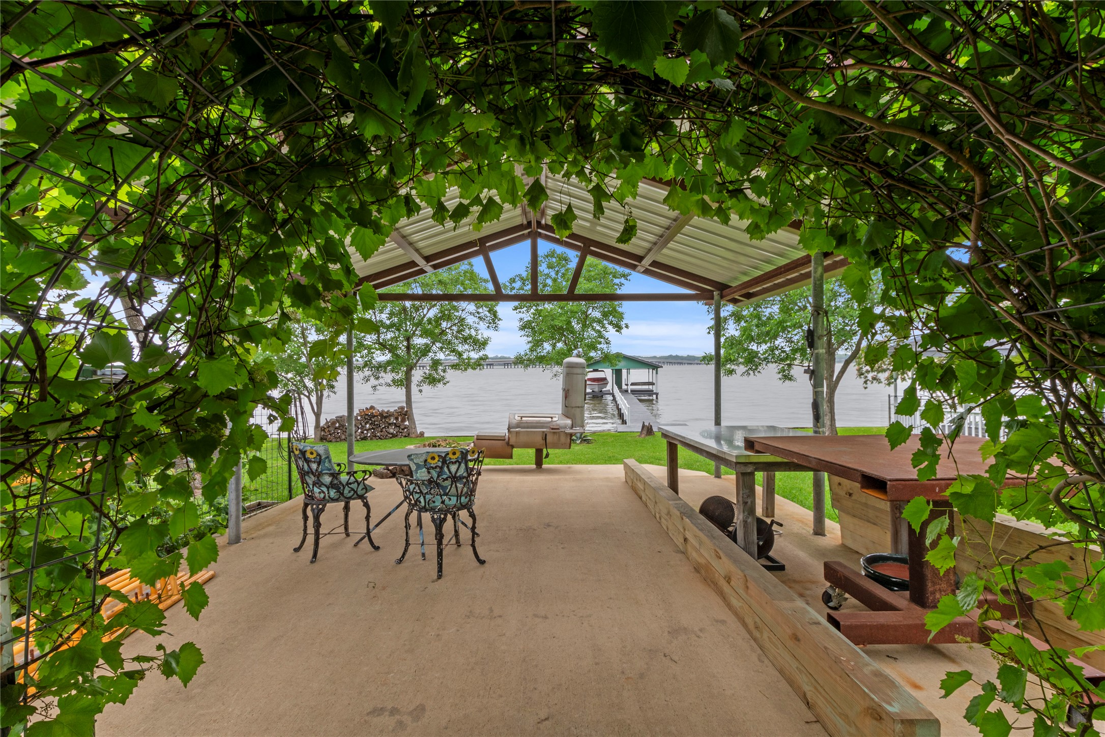 250 Whispering Oaks Trail