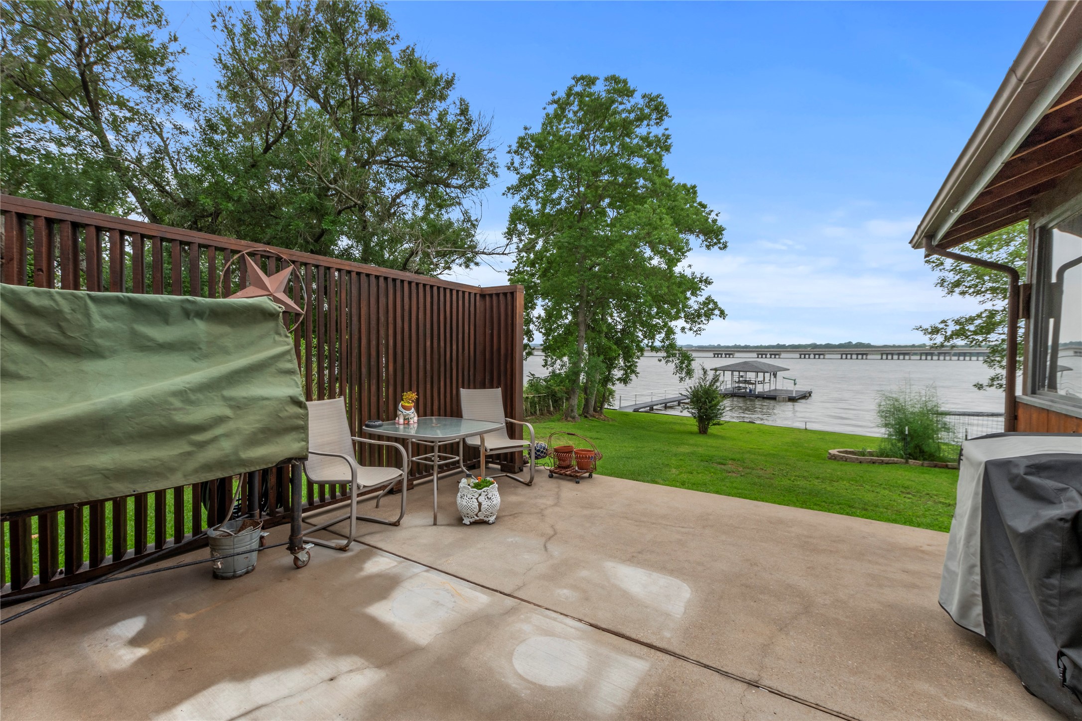 250 Whispering Oaks Trail