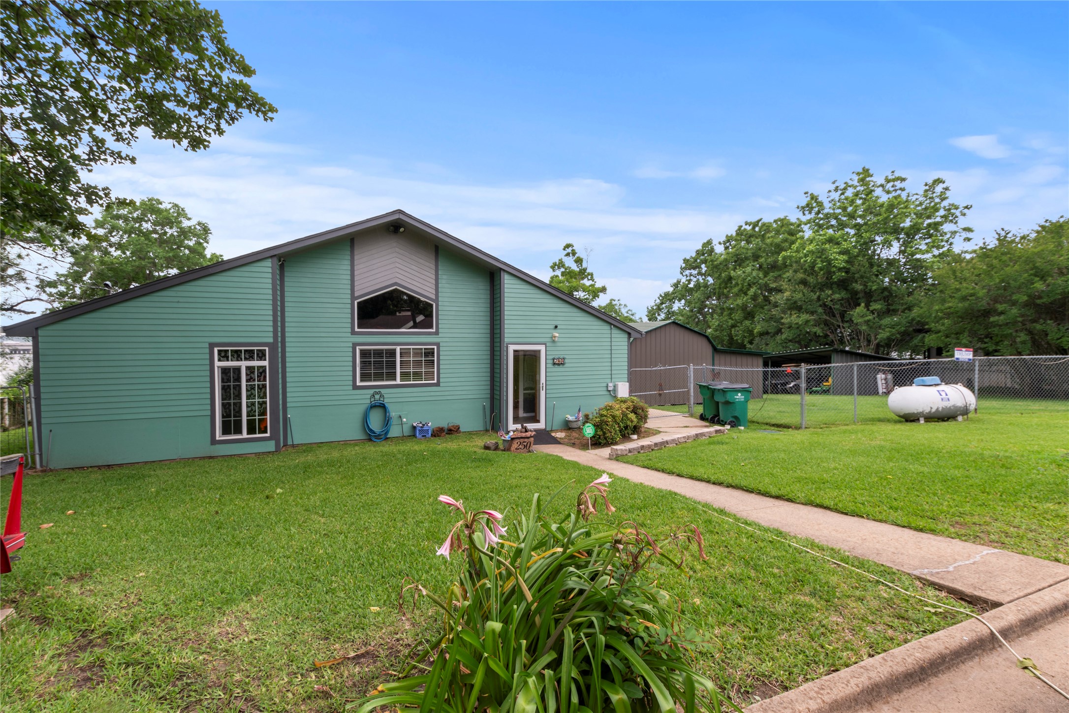 250 Whispering Oaks Trail