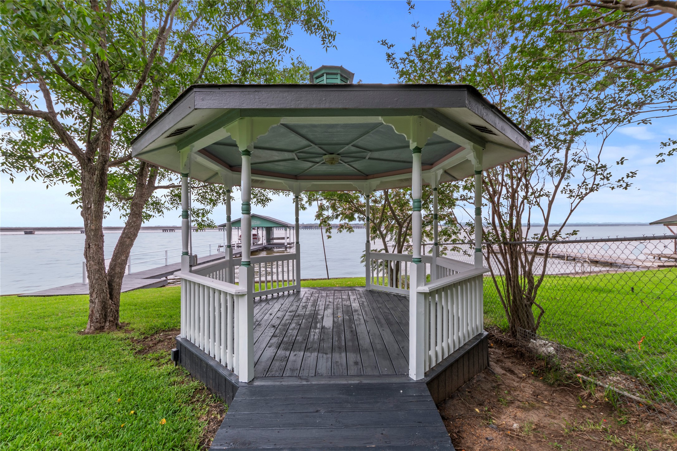 250 Whispering Oaks Trail