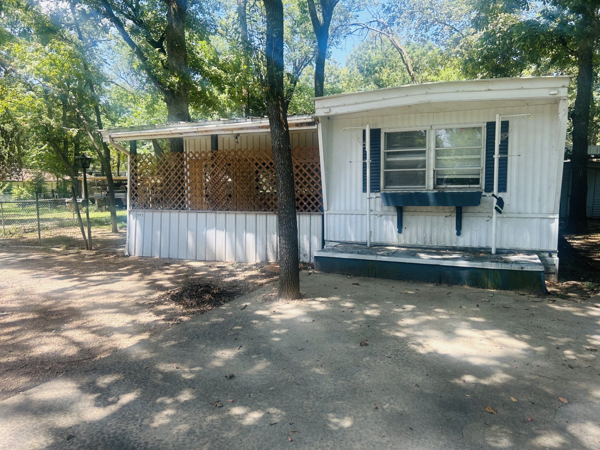 305 Live Oak Lane