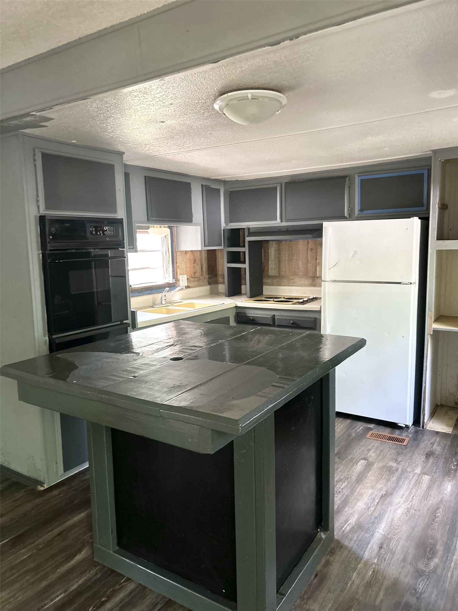 305 Live Oak Lane