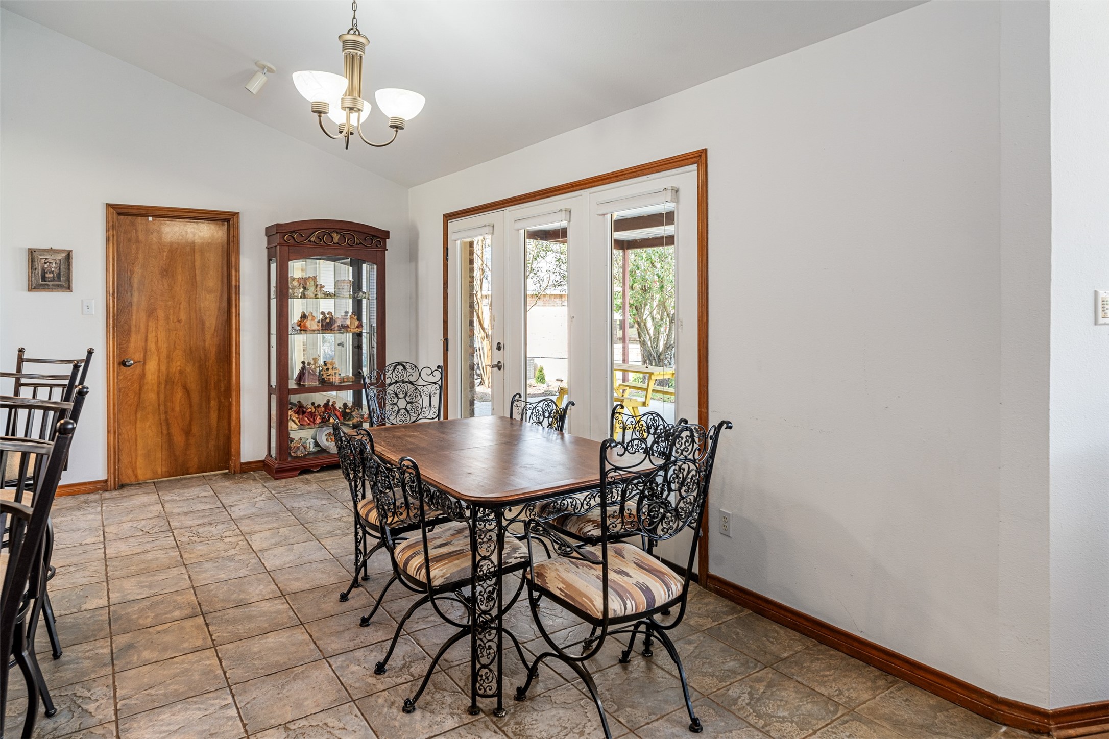 101 E Beverly Drive