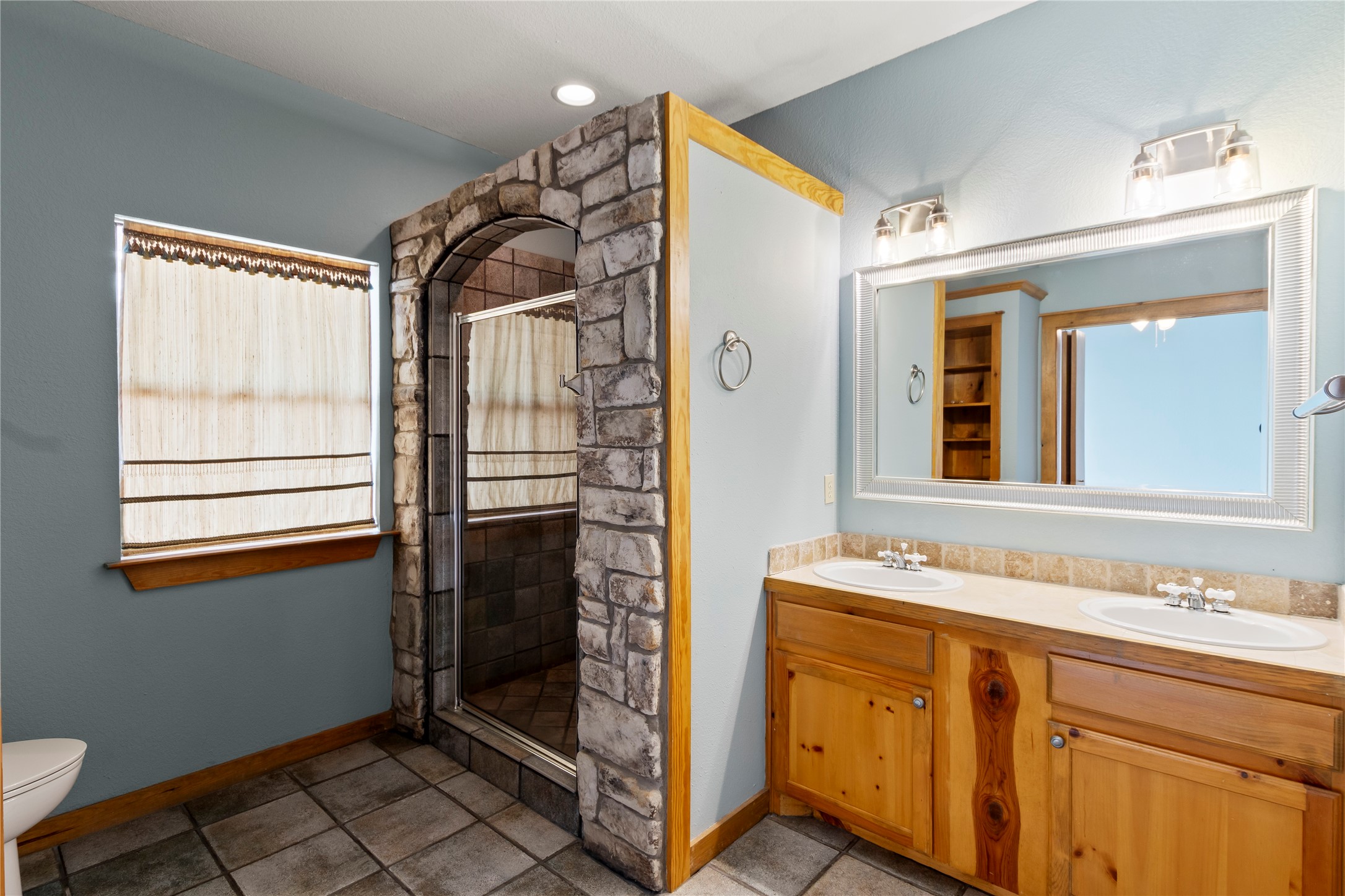 5459 Woodland Shores Drive