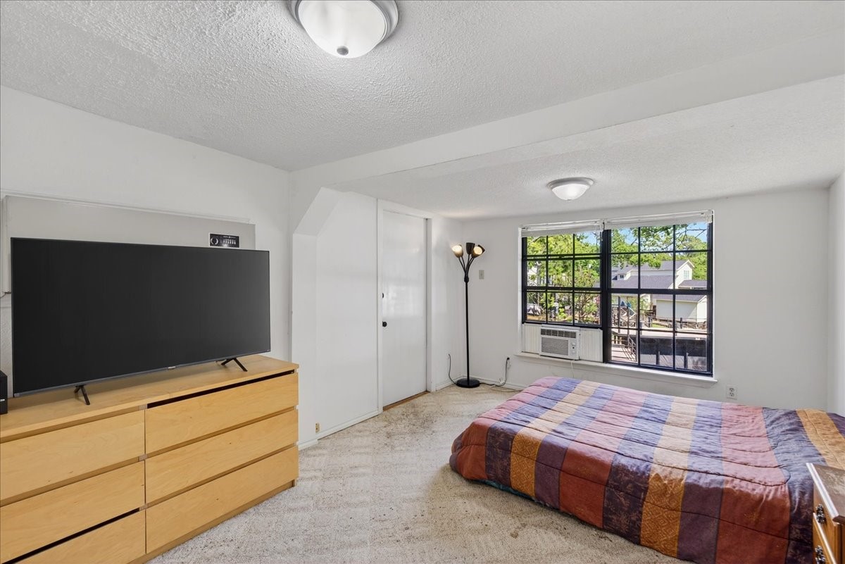 1529 Oak Shore Drive