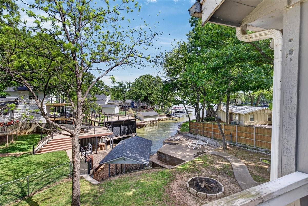 1529 Oak Shore Drive