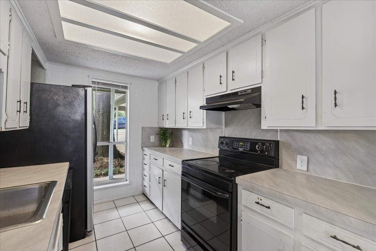 1529 Oak Shore Drive