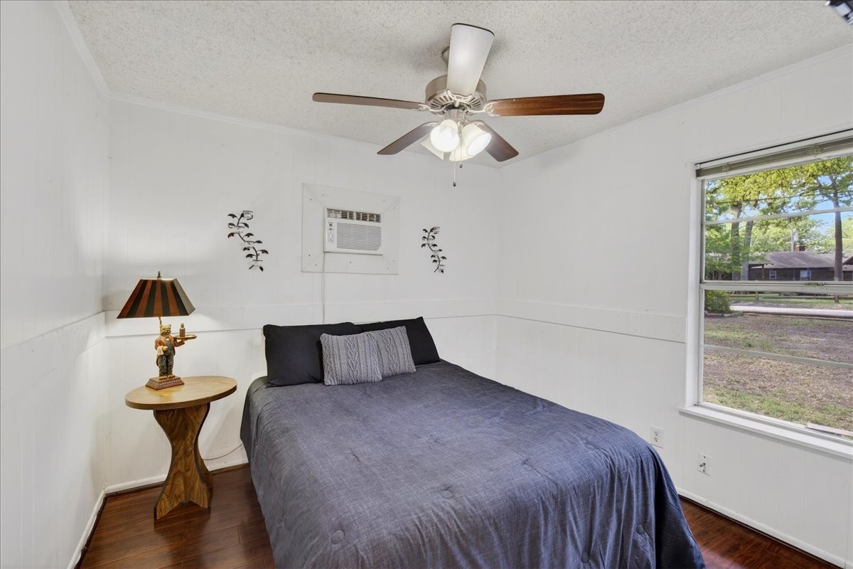 1529 Oak Shore Drive