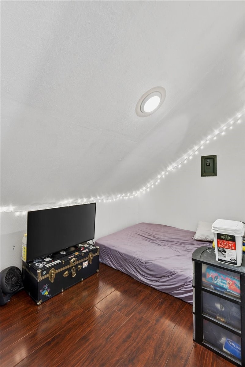 1529 Oak Shore Drive