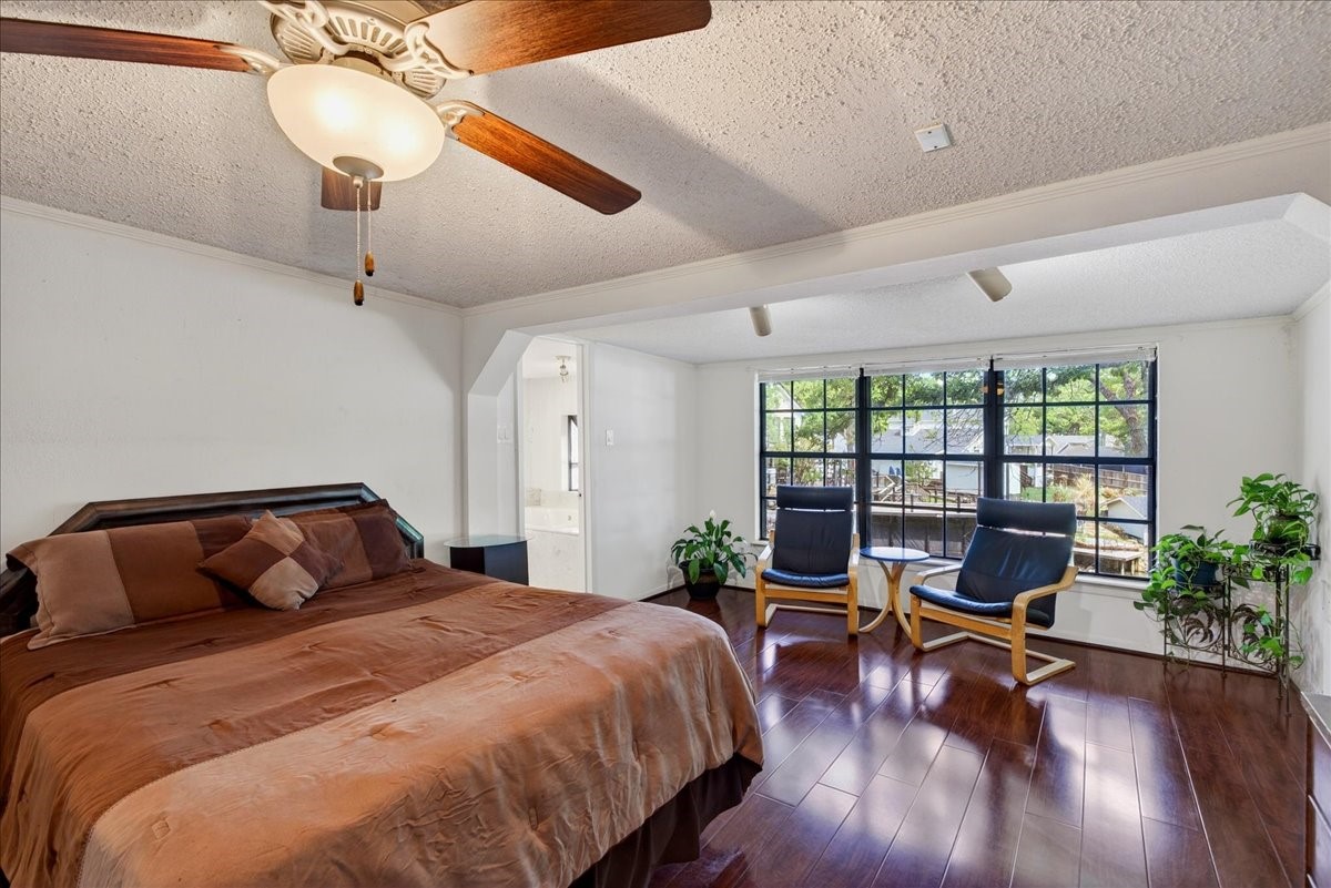 1529 Oak Shore Drive