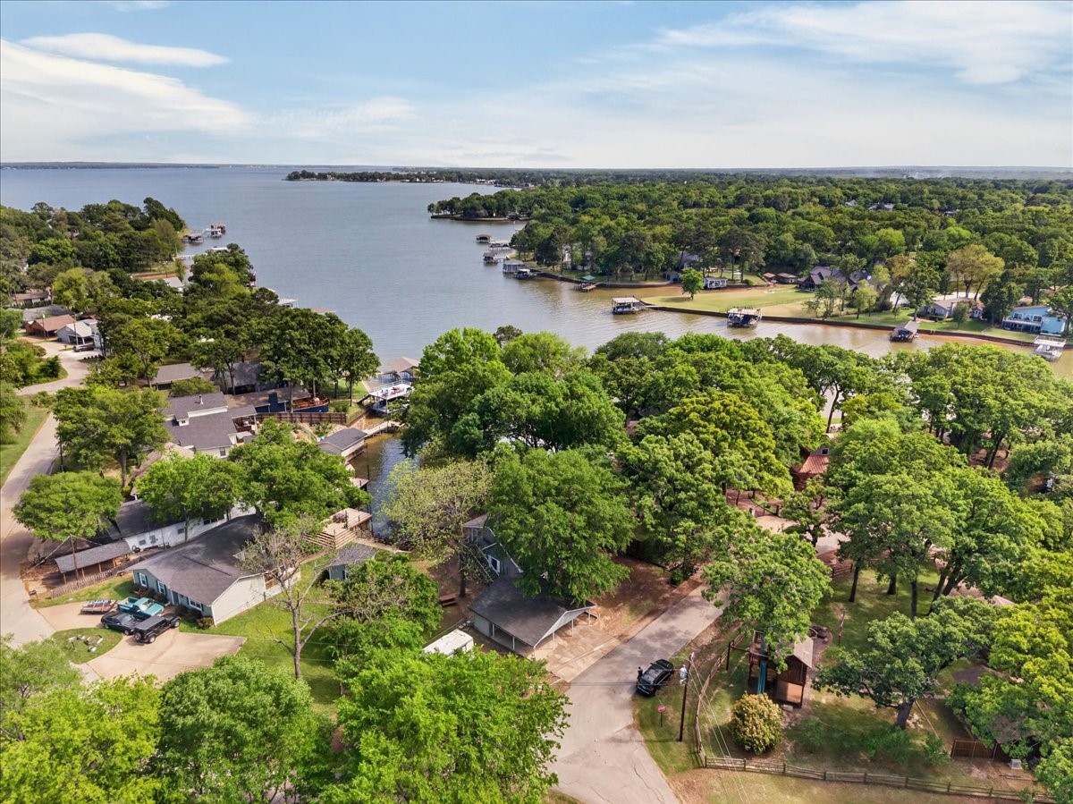1529 Oak Shore Drive