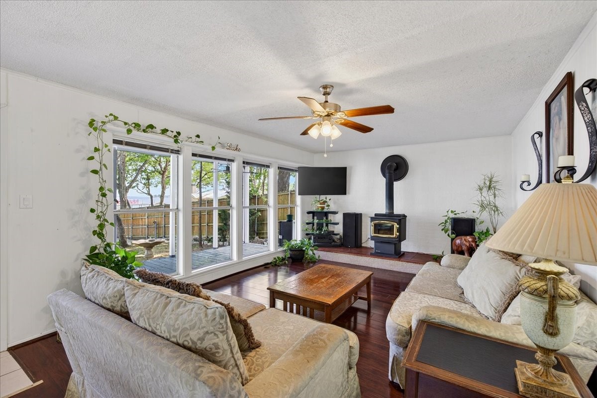1529 Oak Shore Drive