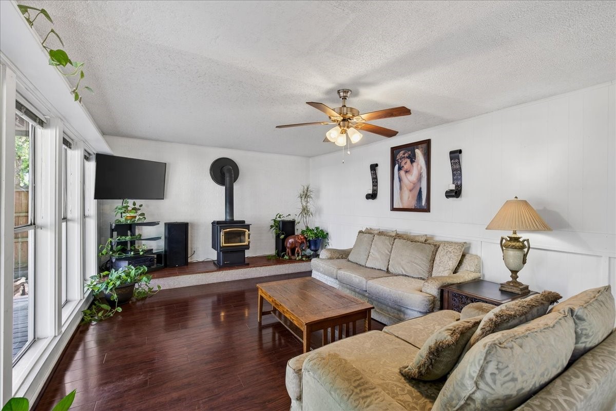1529 Oak Shore Drive