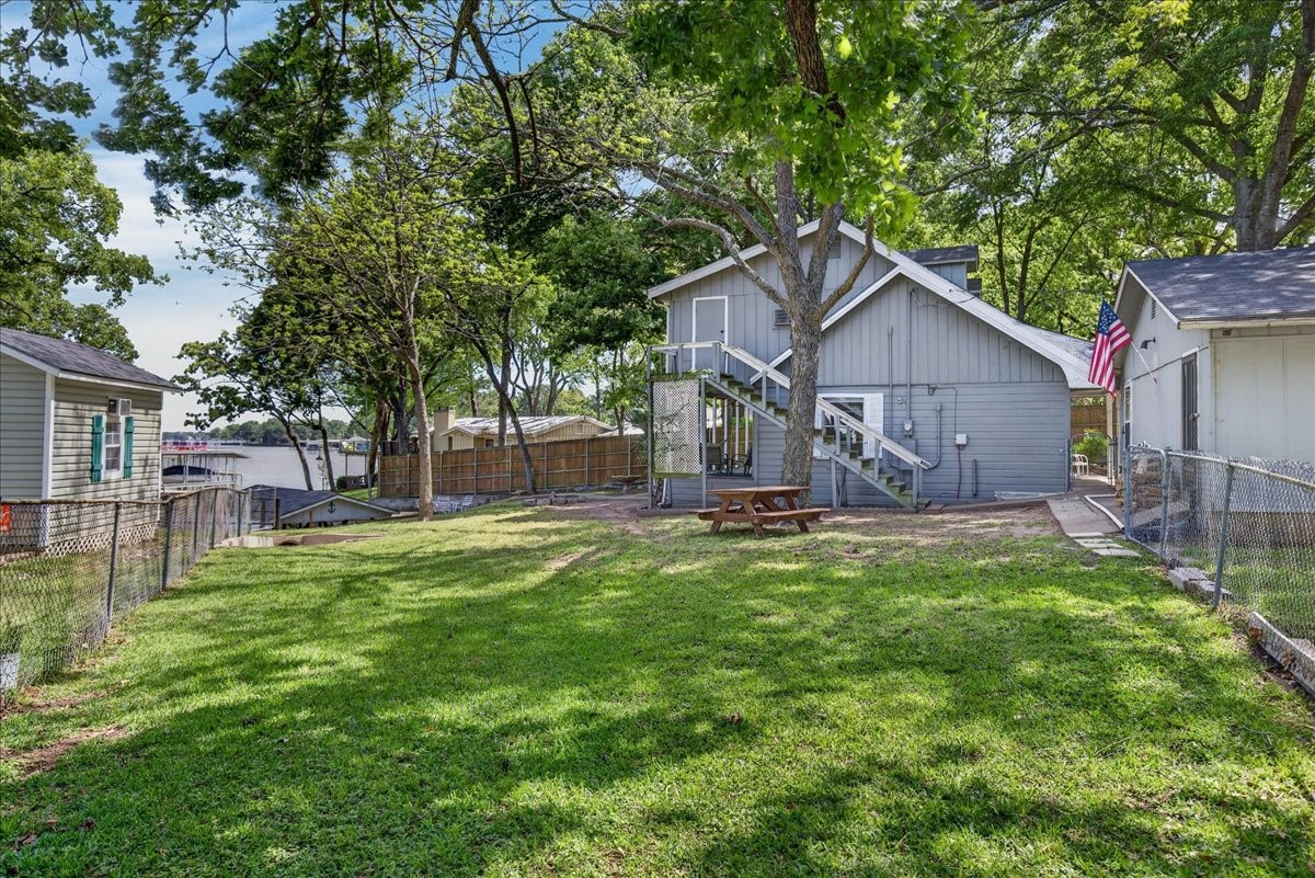 1529 Oak Shore Drive