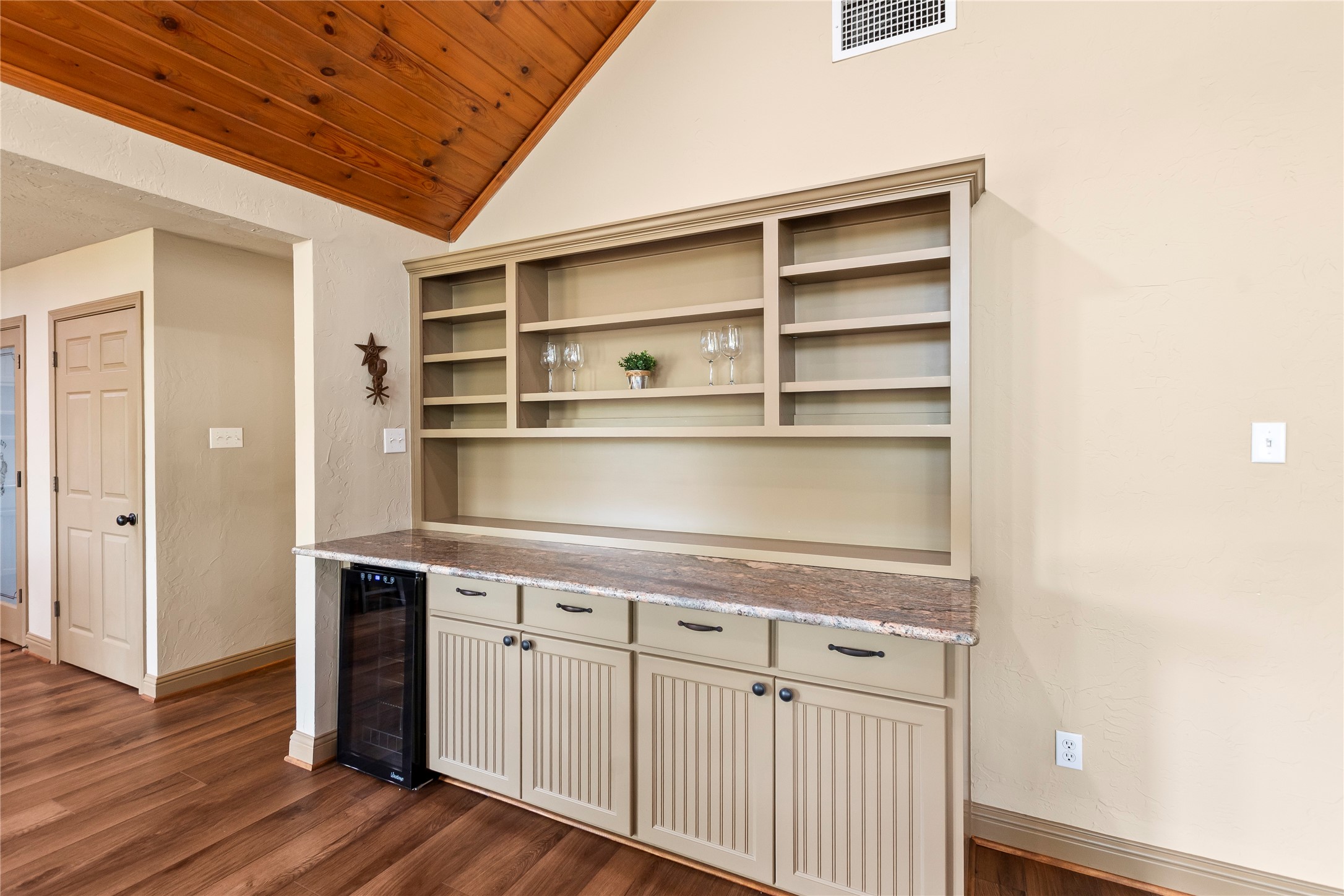 122 Lake Terrace Drive