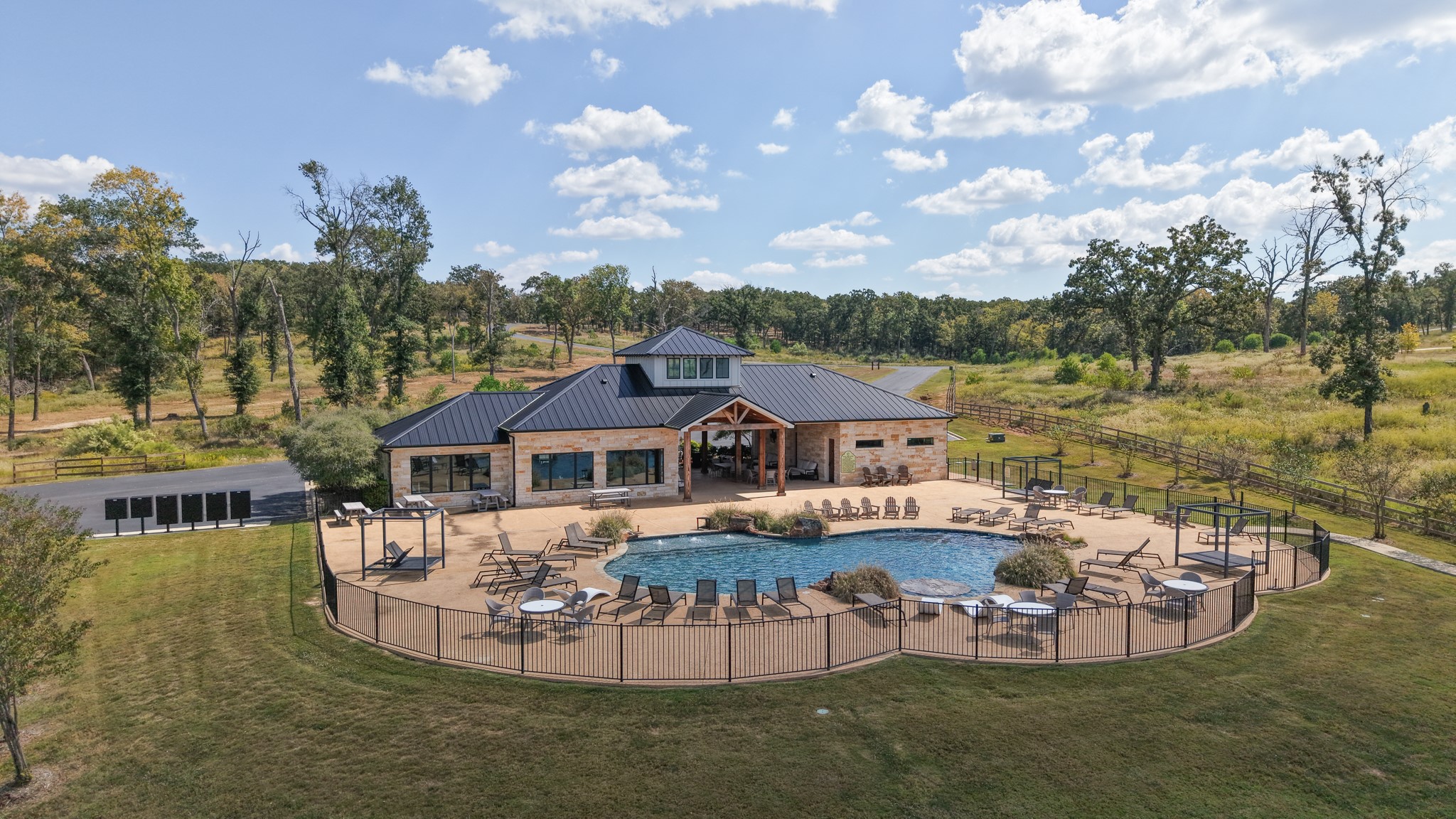 6995 Lakeshore Way