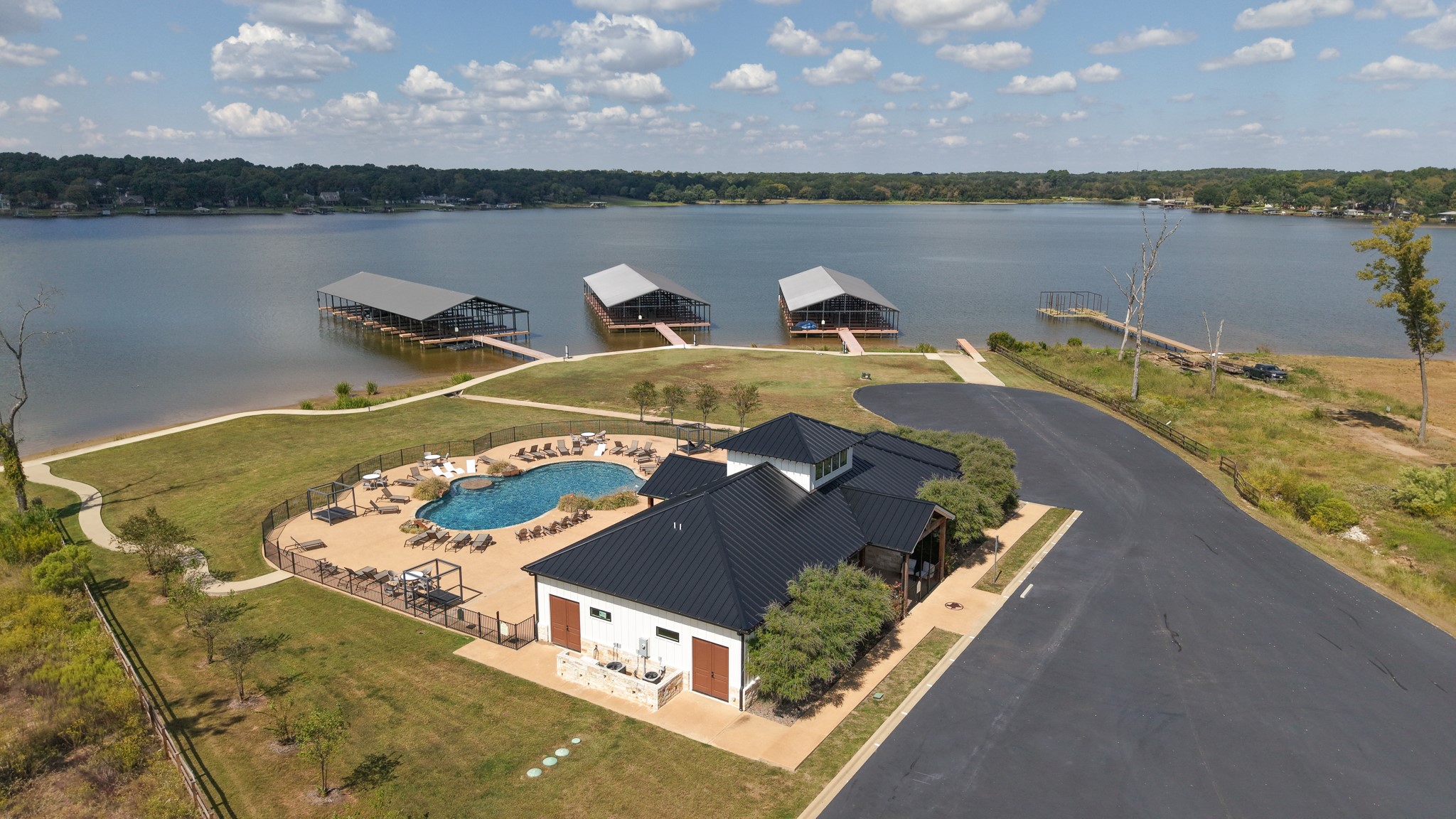 6995 Lakeshore Way