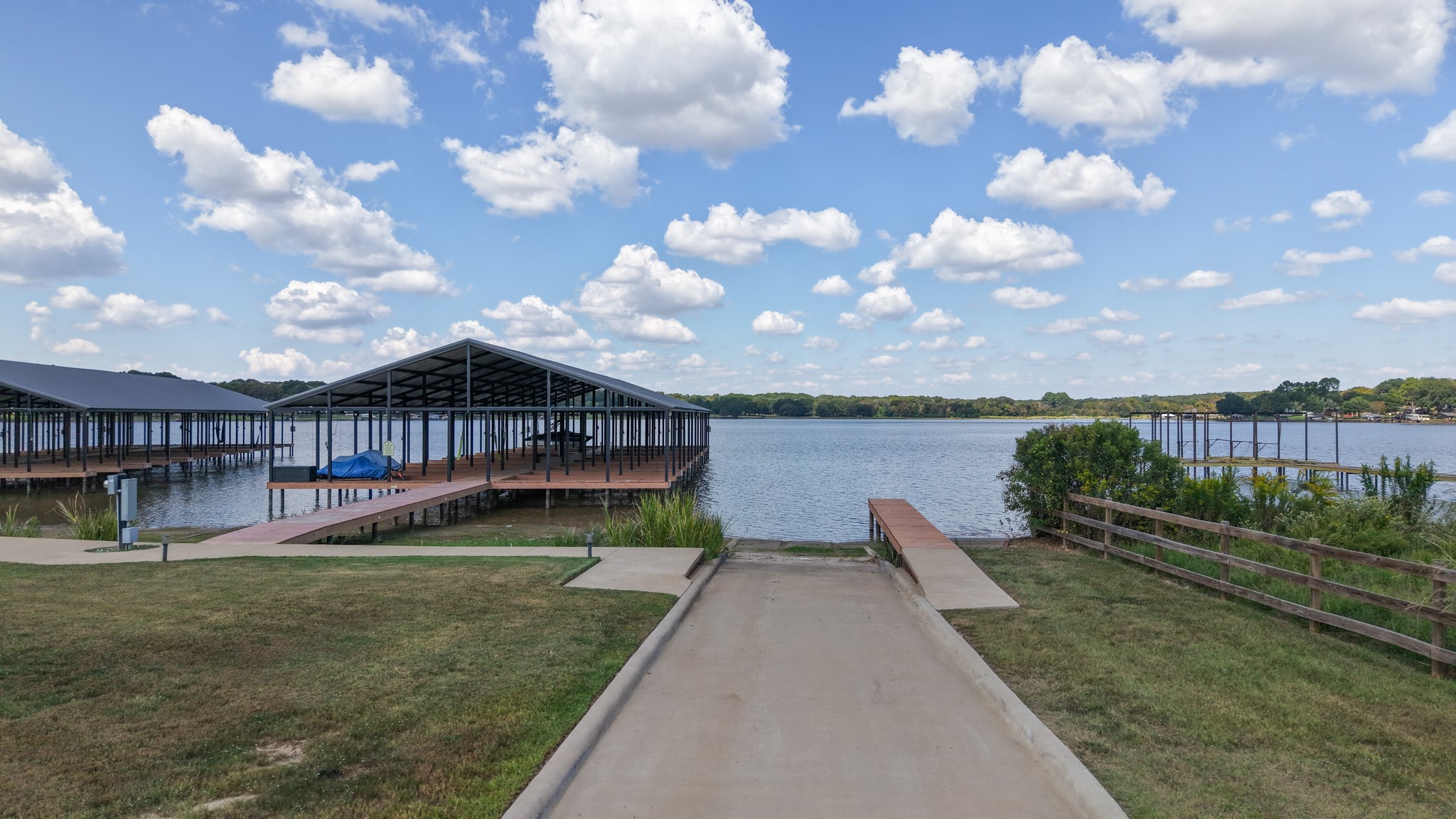 6995 Lakeshore Way