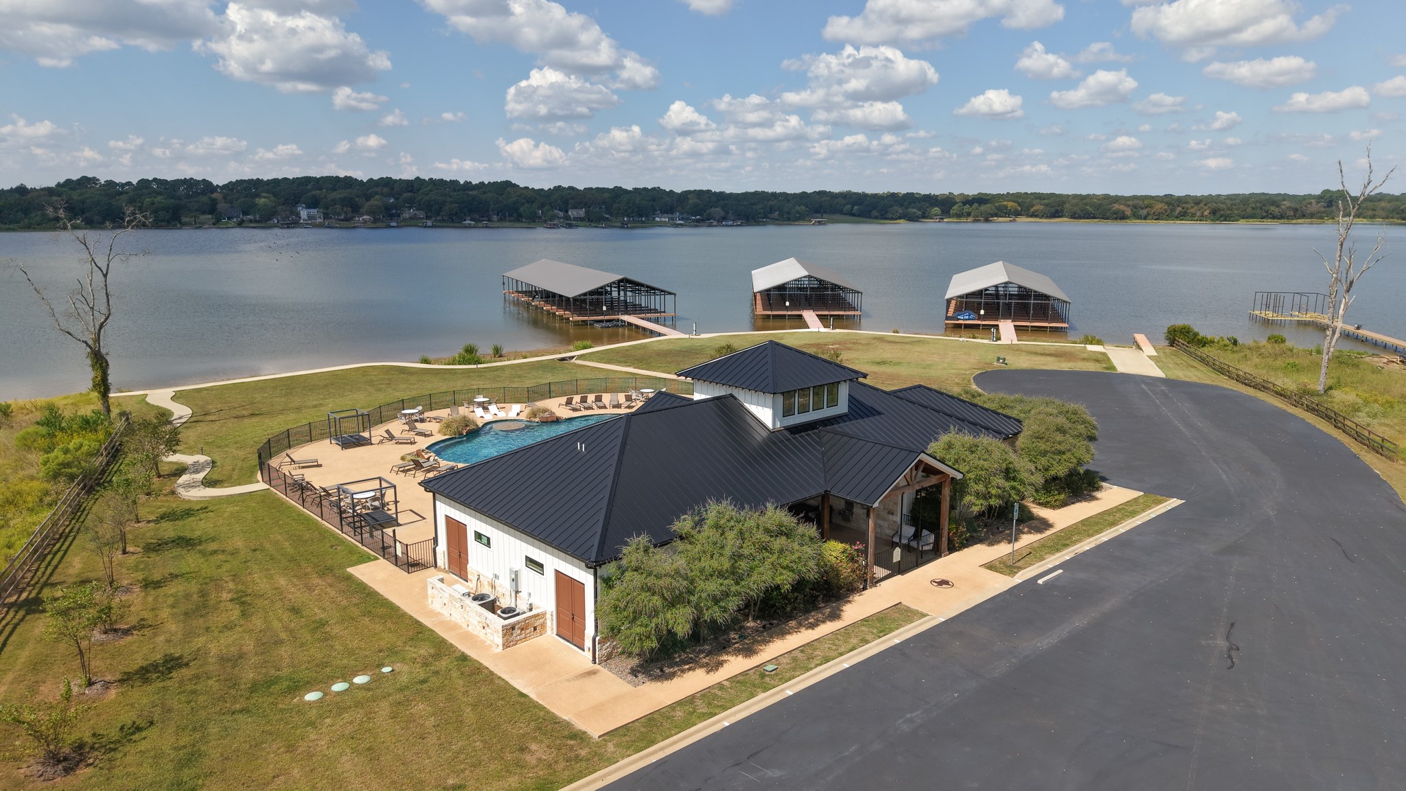 7011 Lakeshore Way
