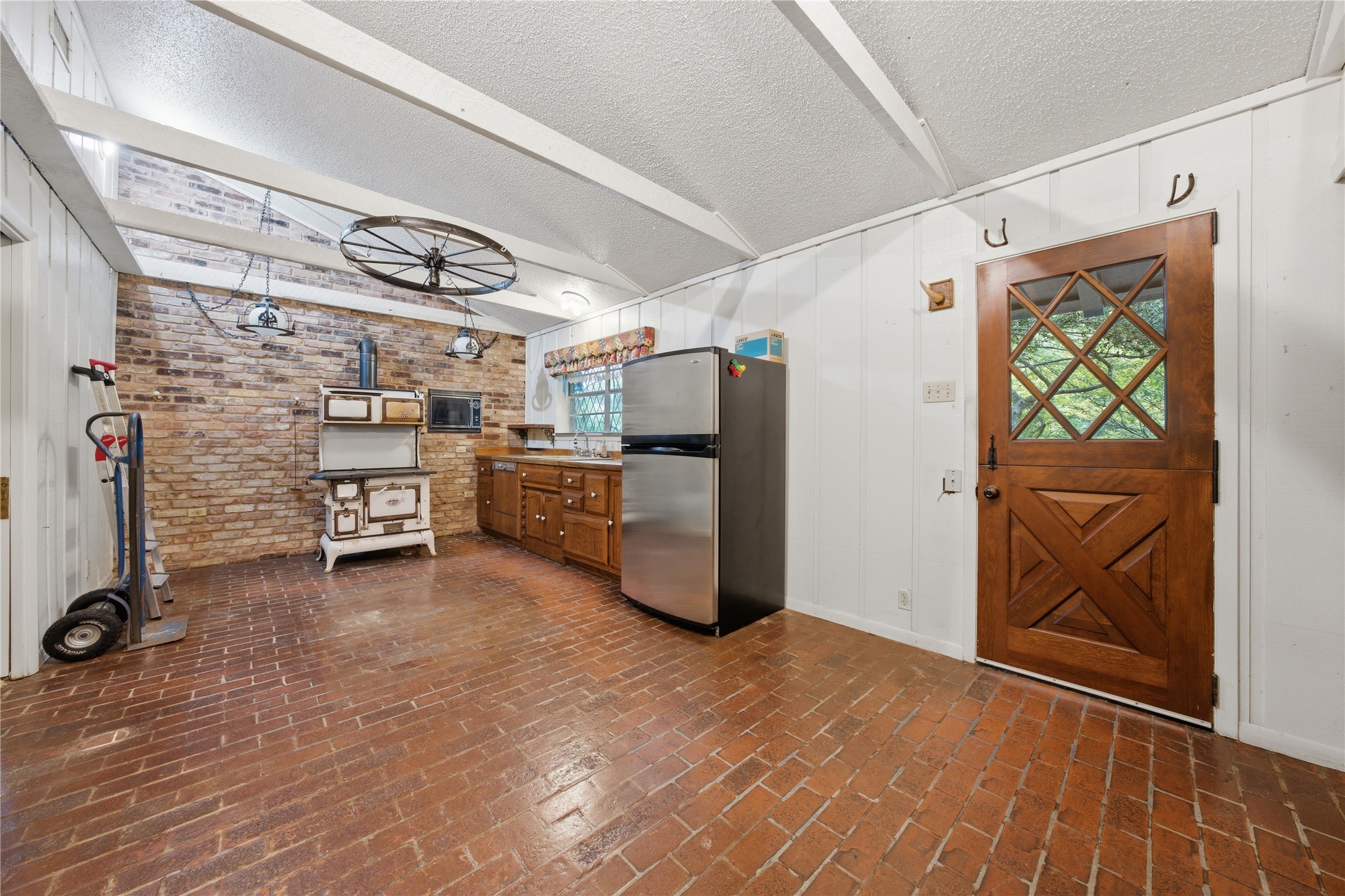 11222 County Road 1201