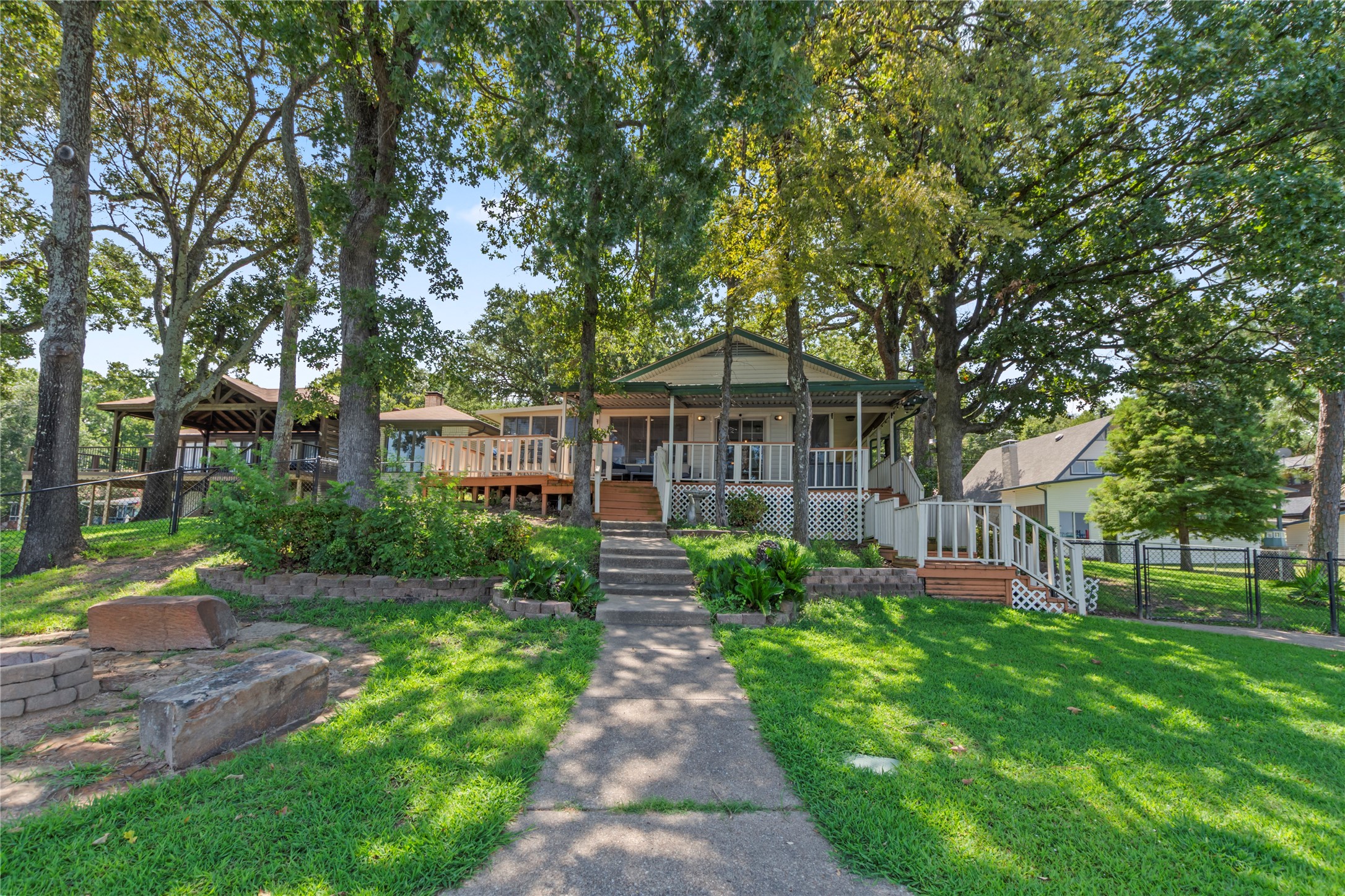 203 N Oak Acres Drive N
