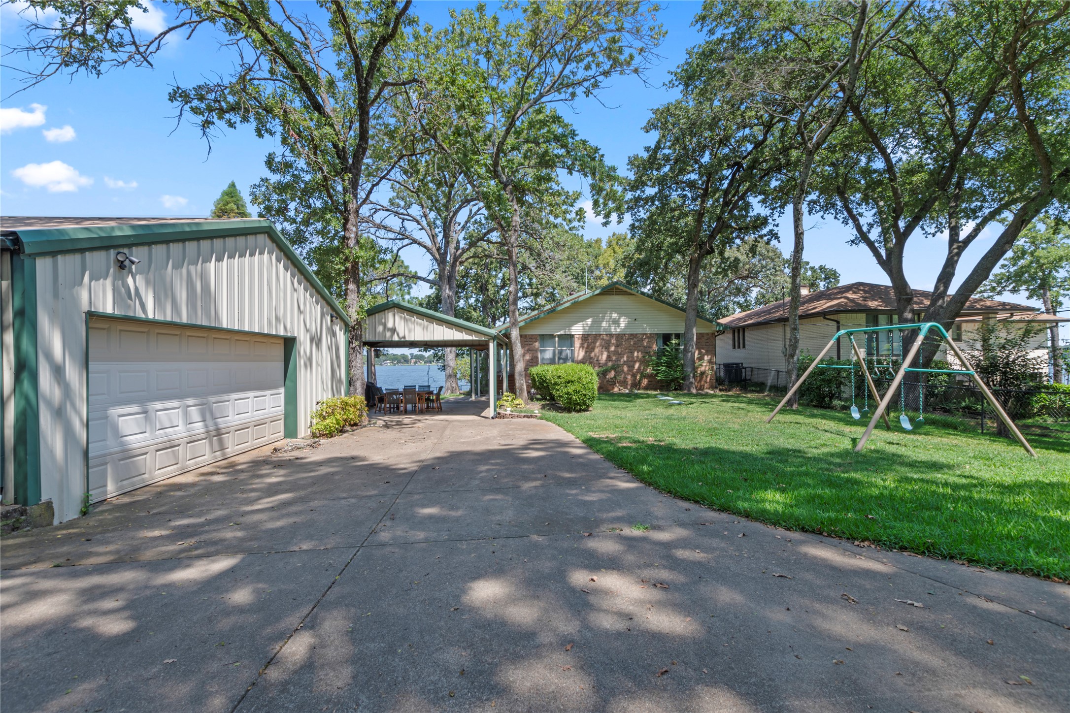 203 N Oak Acres Drive N