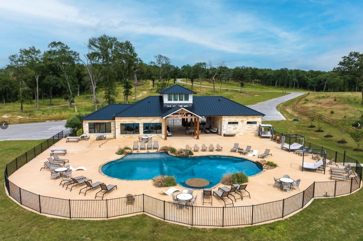 6944 Lakeshore Way