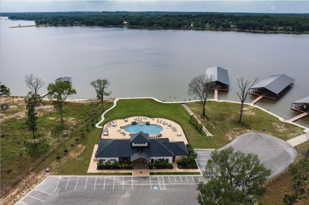 6944 Lakeshore Way