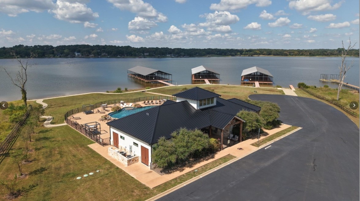 6944 Lakeshore Way