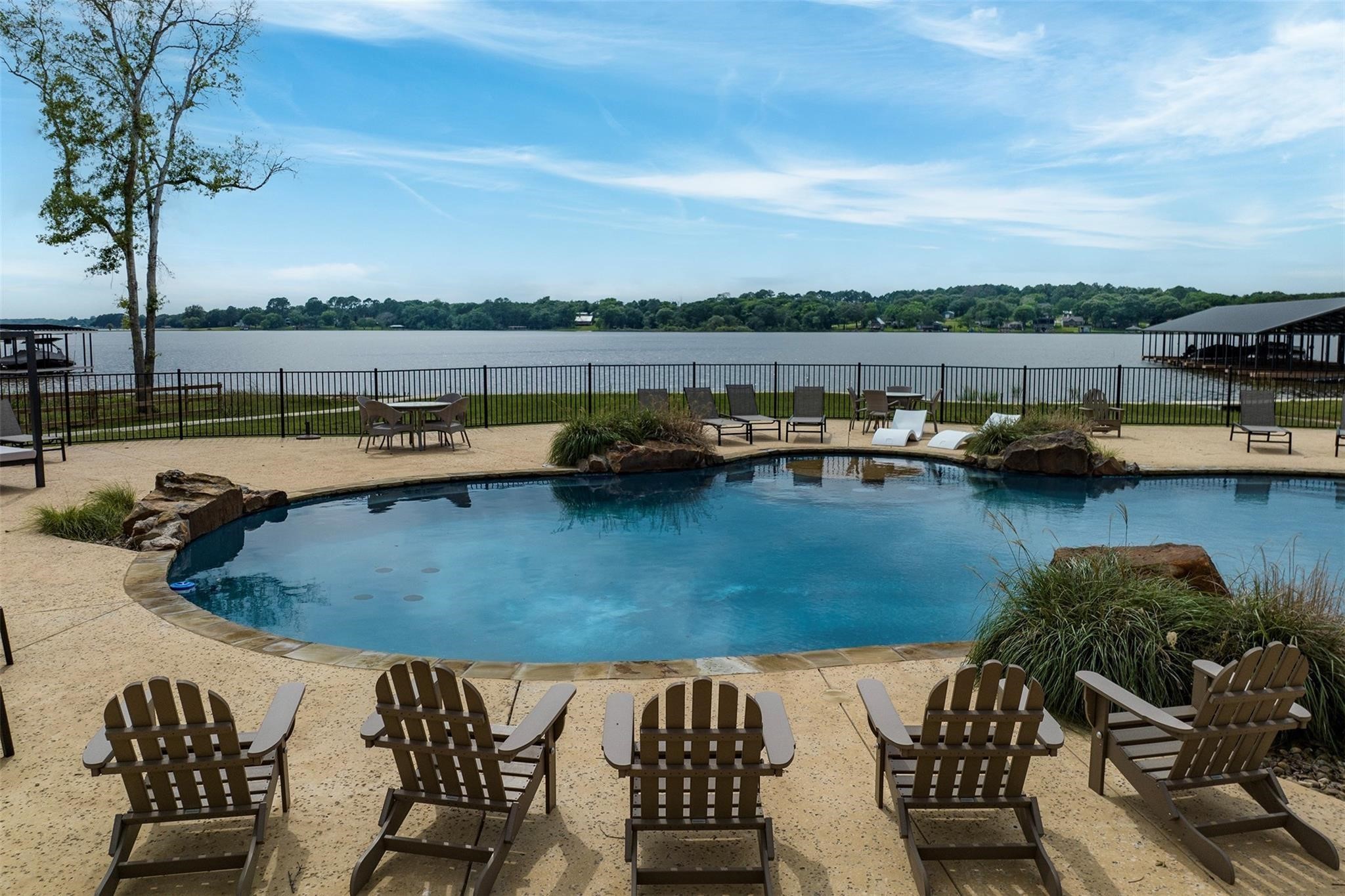6923 Lakeshore Way