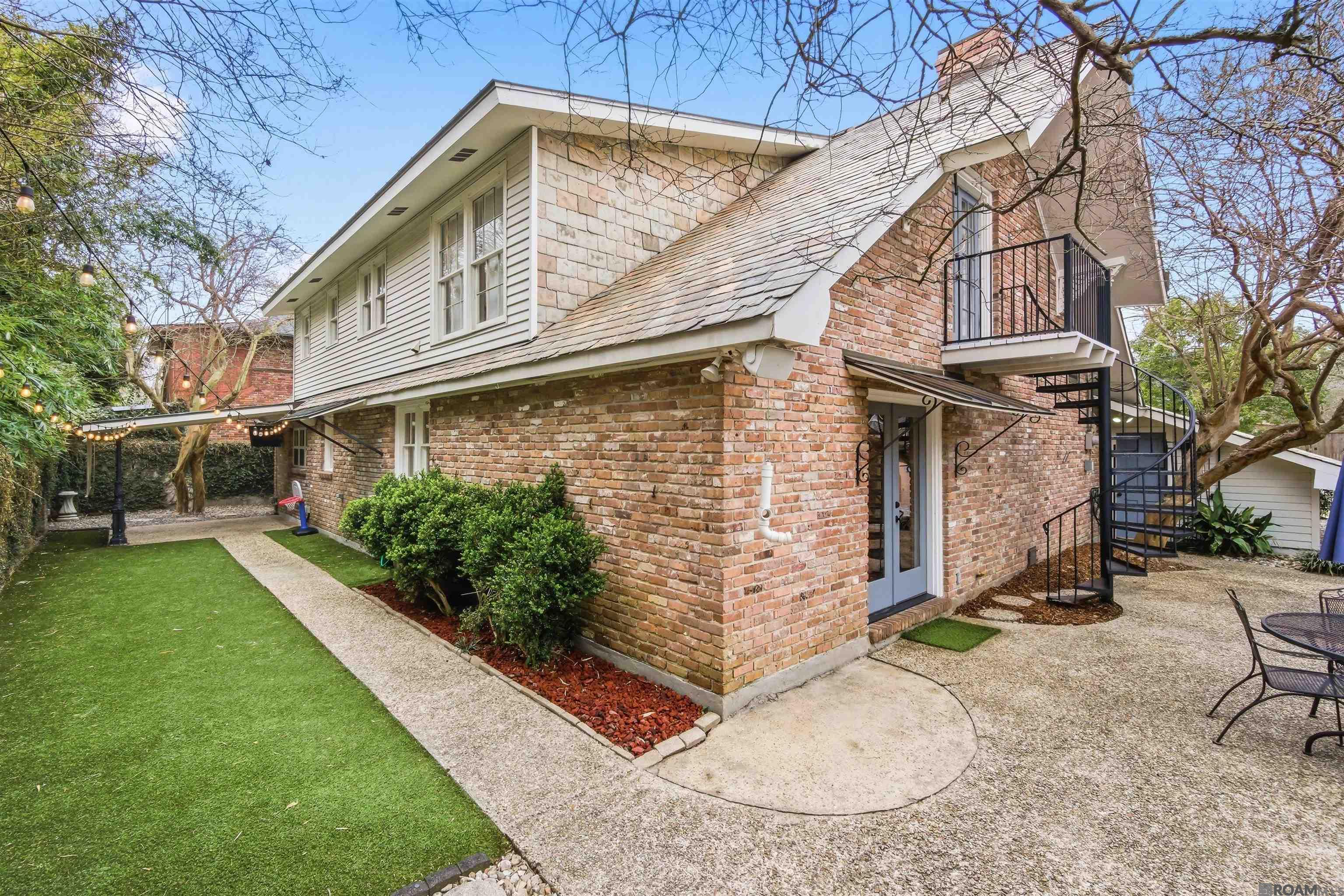 2424 Broussard St