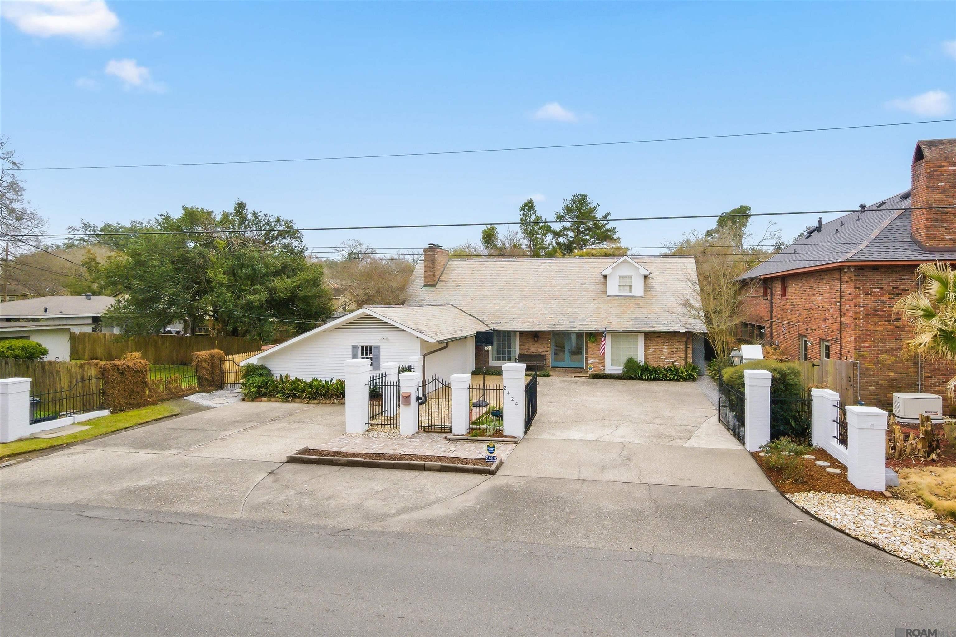 2424 Broussard St
