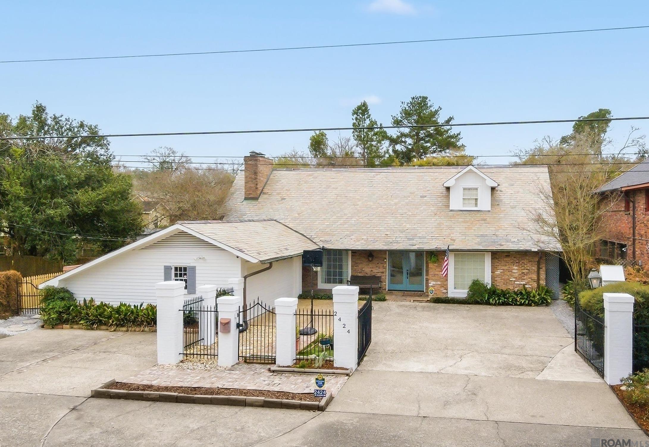 2424 Broussard St