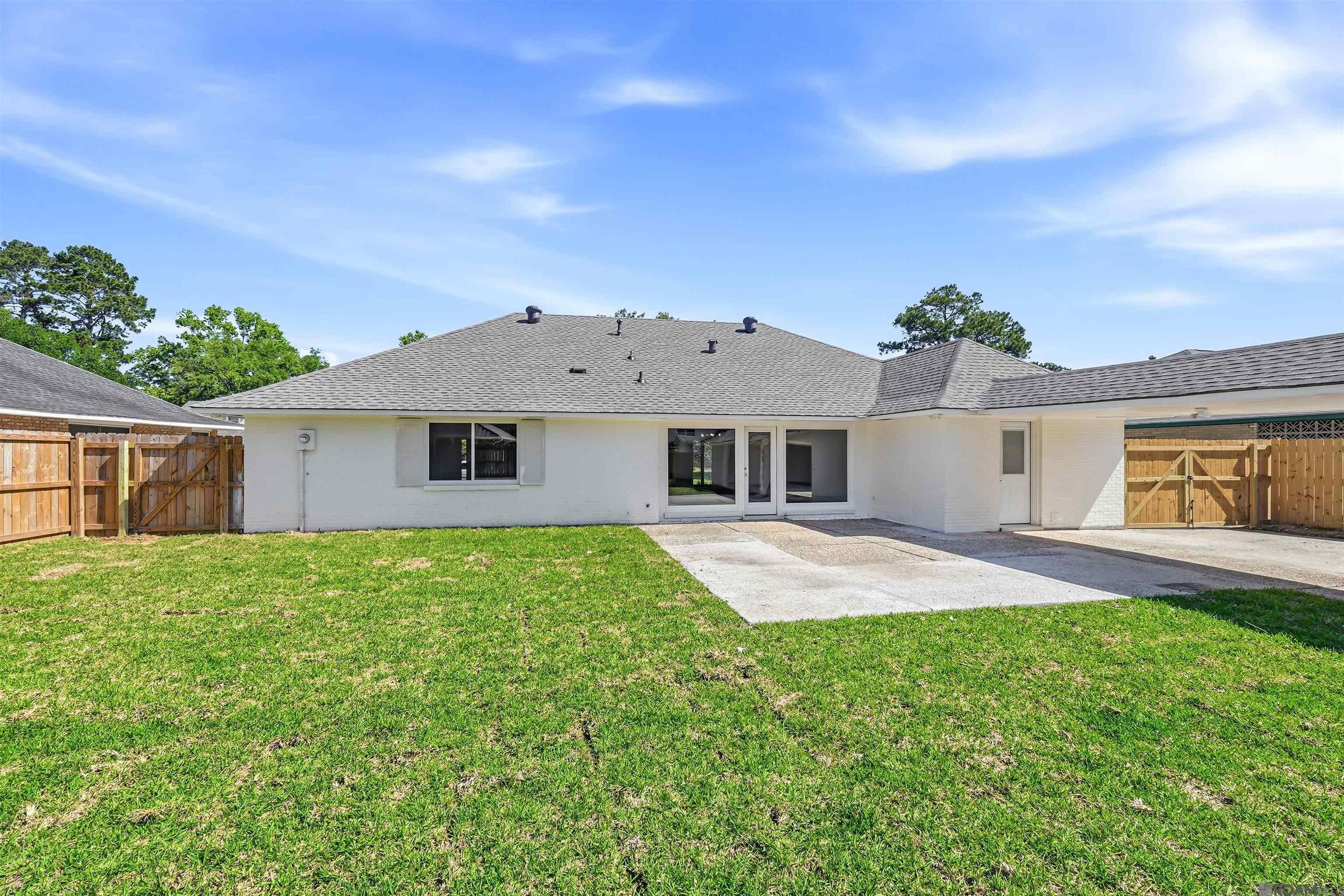8852 Bayside Ave