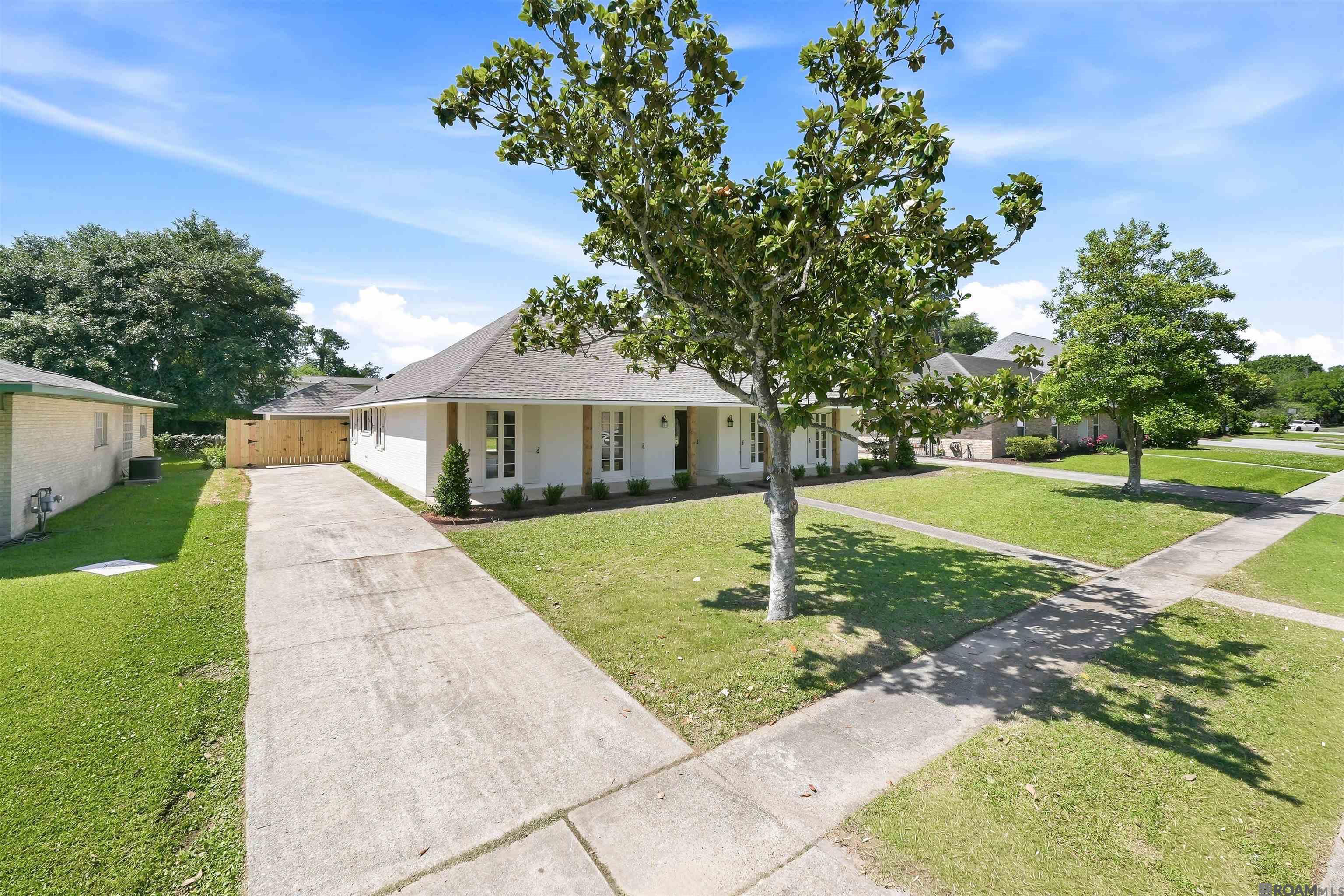 8852 Bayside Ave