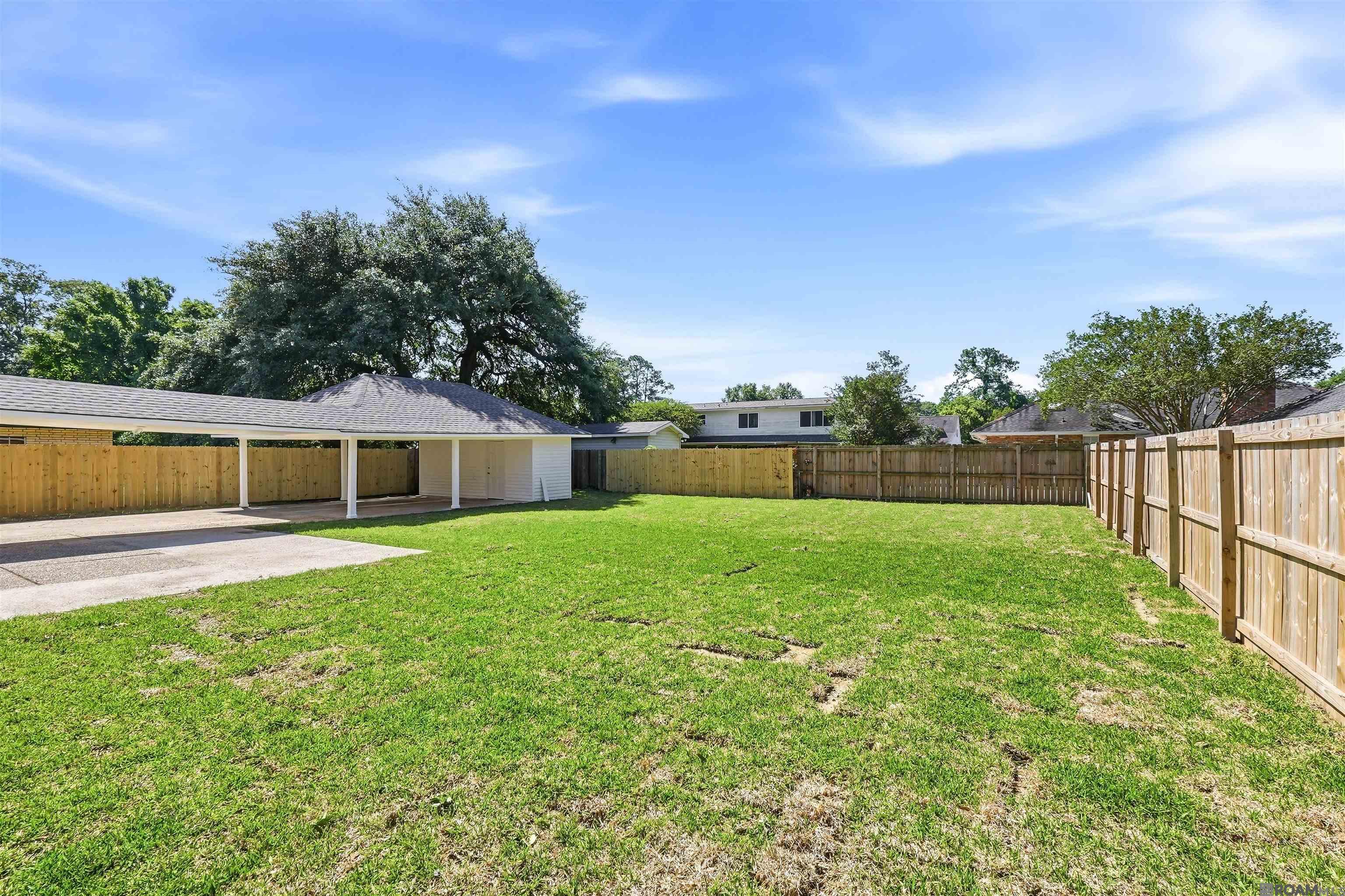8852 Bayside Ave