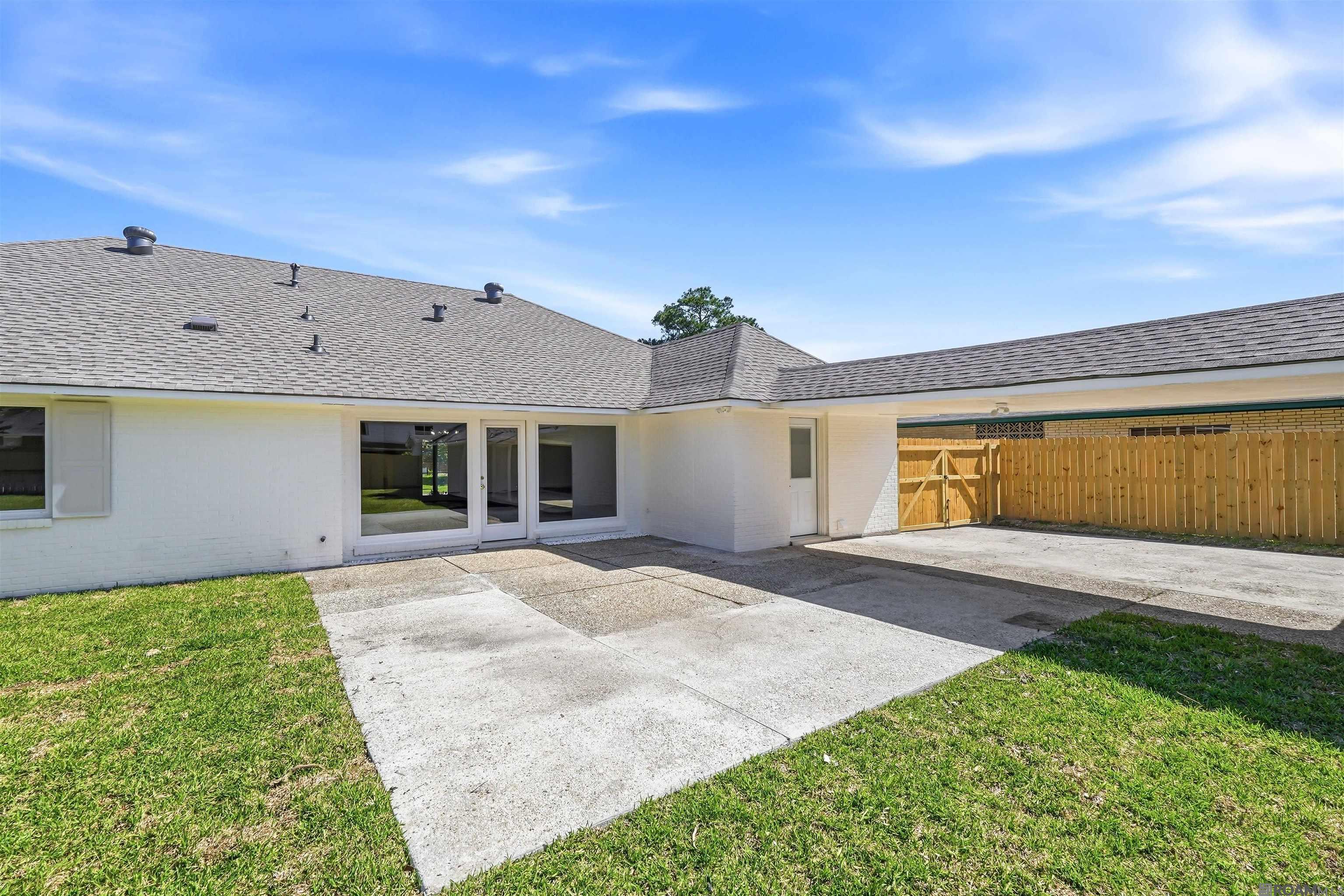 8852 Bayside Ave