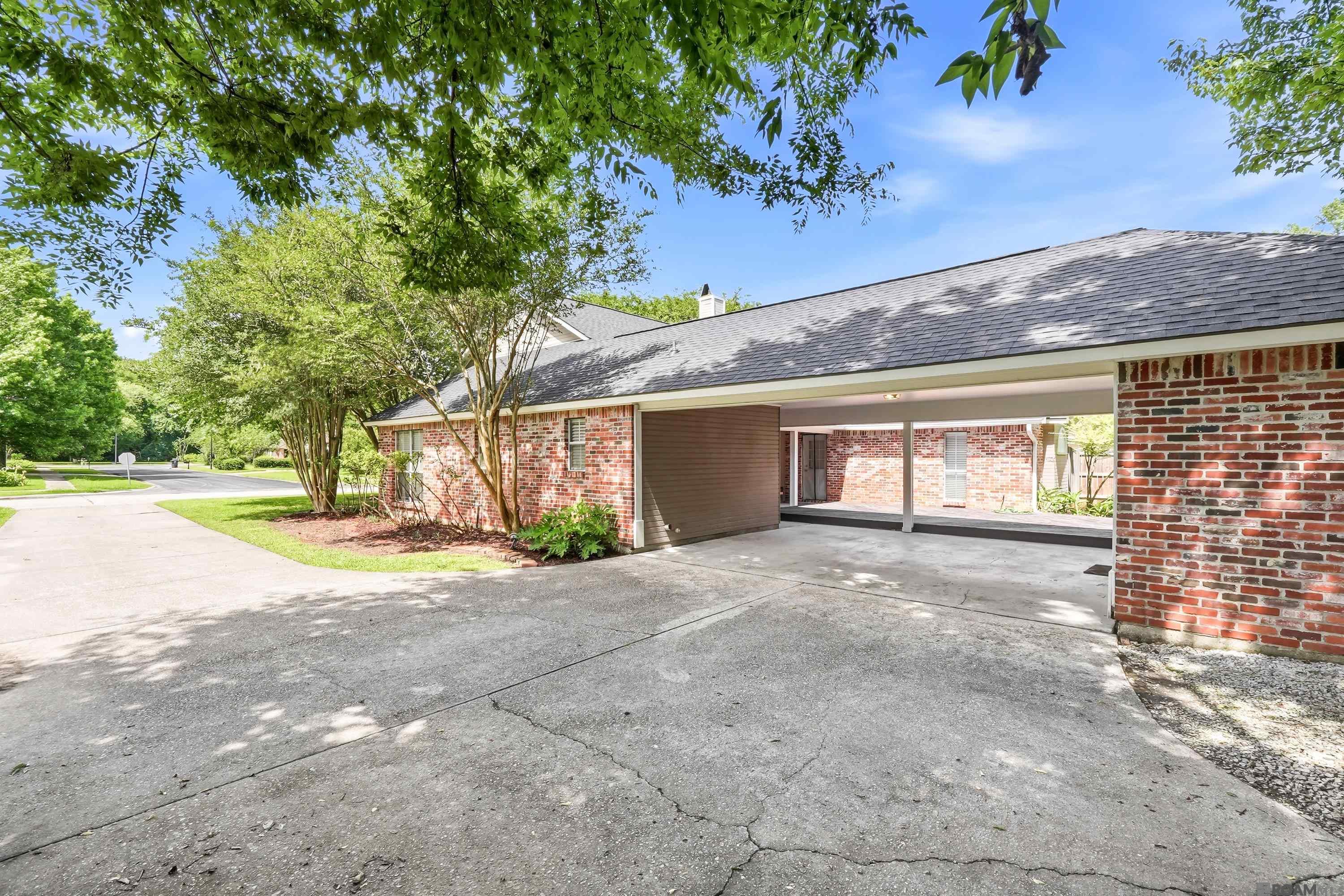 5253 River Meadow Dr