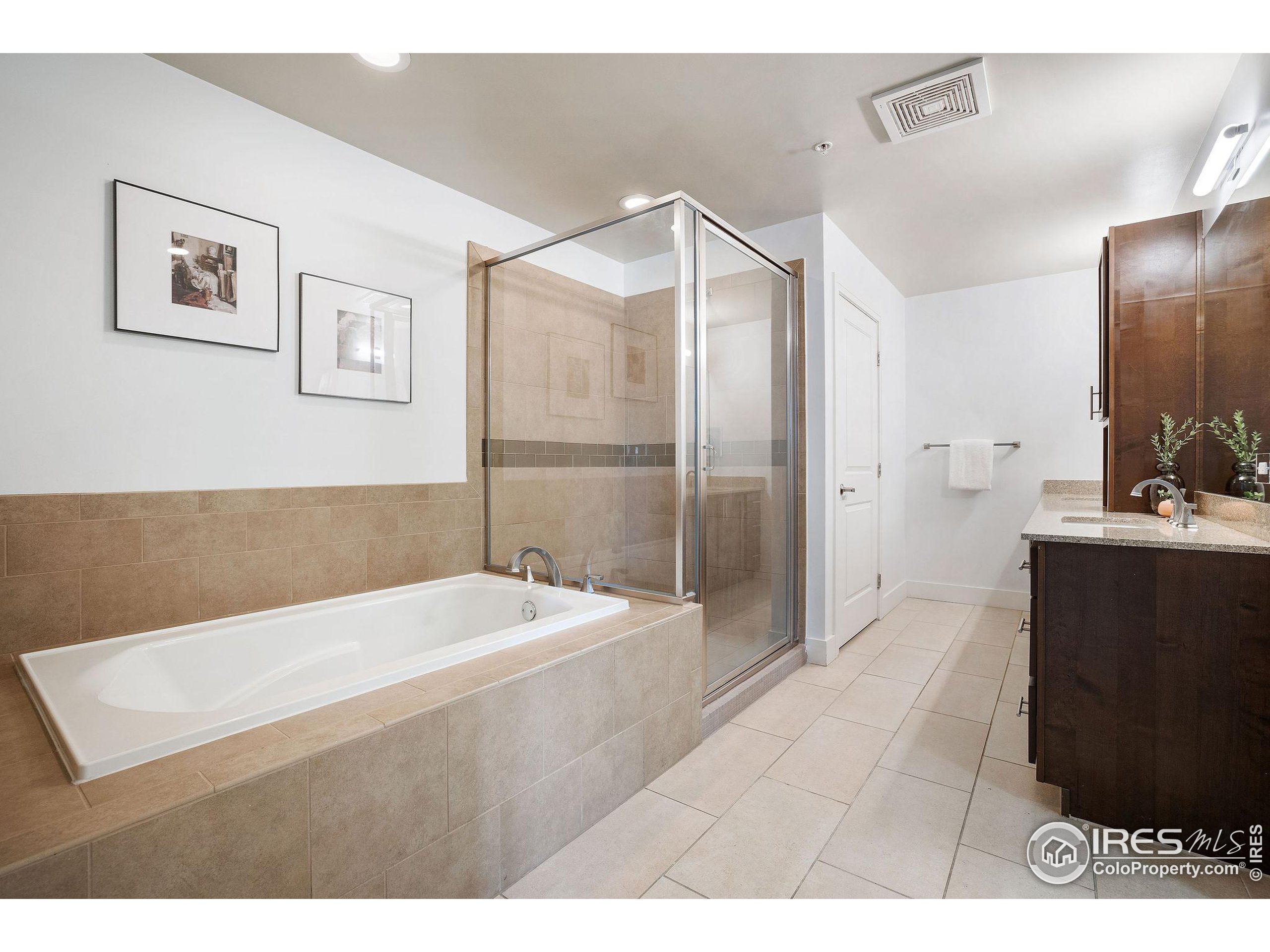 3401 Arapahoe Ave 203