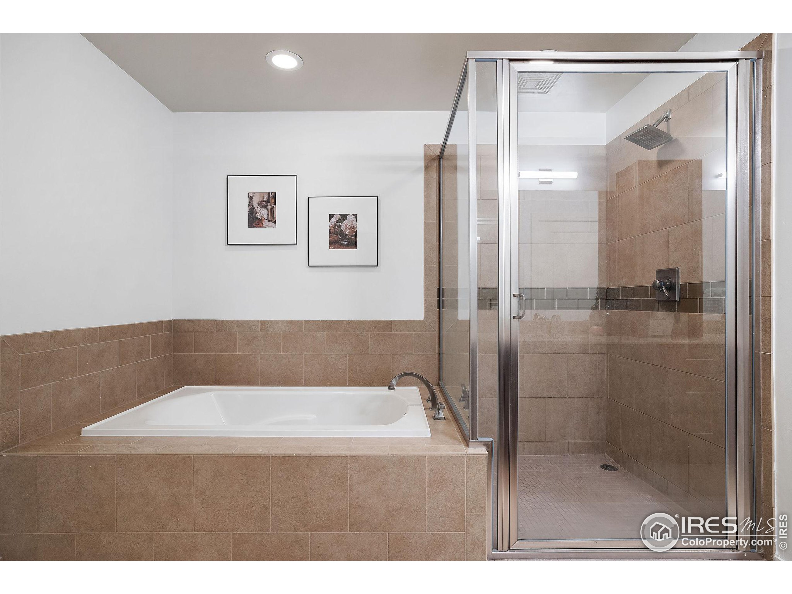 3401 Arapahoe Ave 203