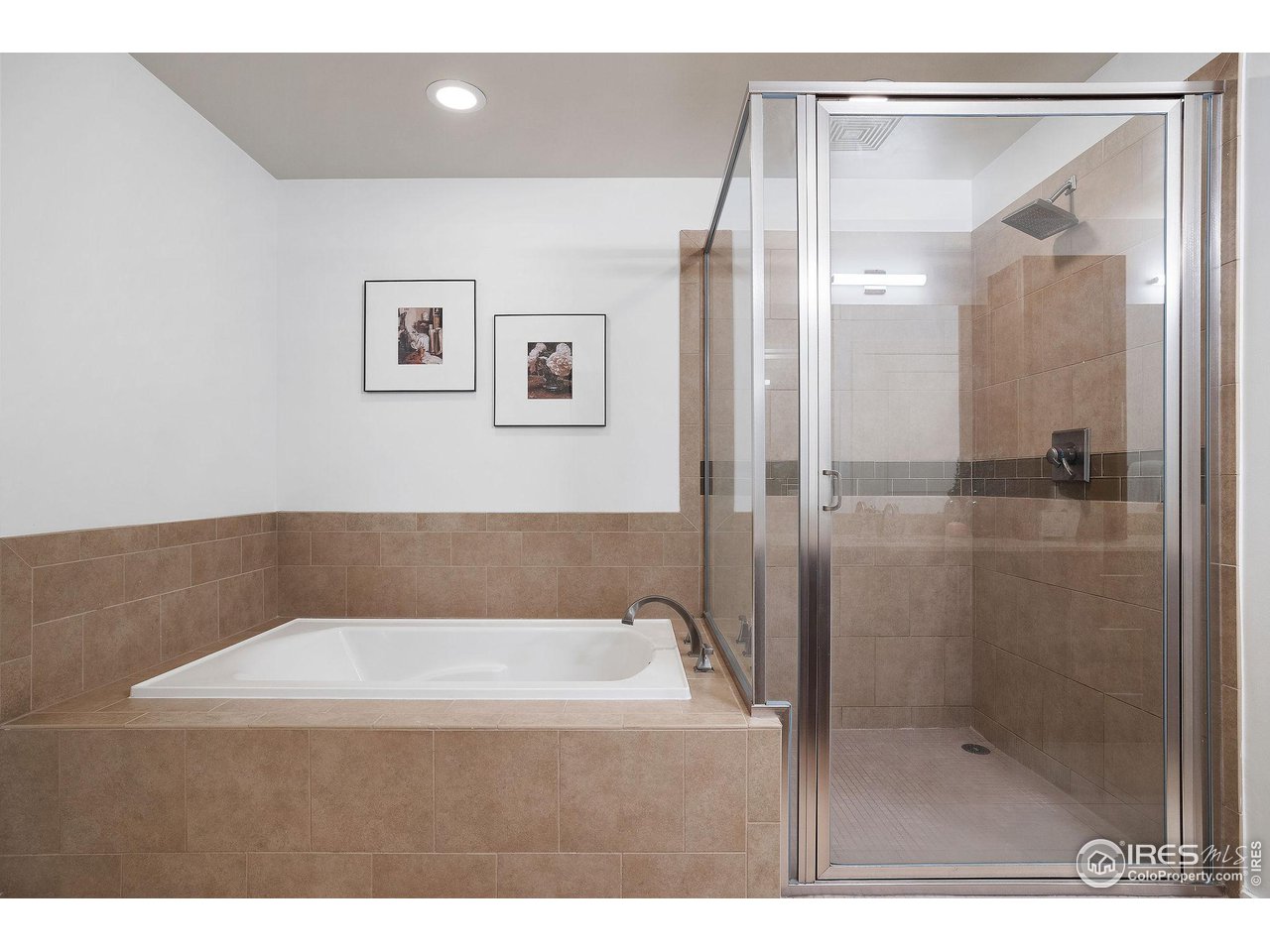 3401 Arapahoe Ave 203