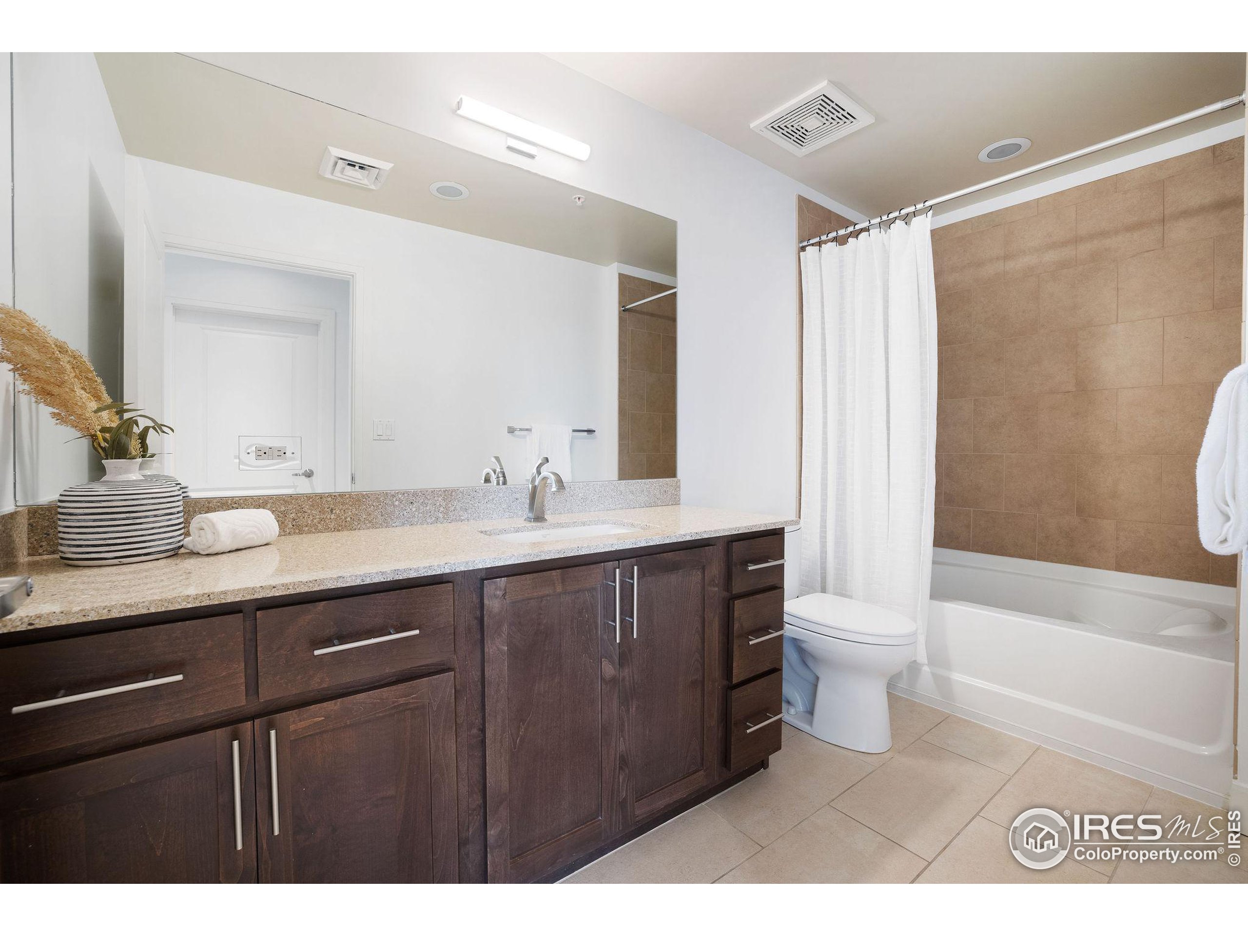 3401 Arapahoe Ave 203