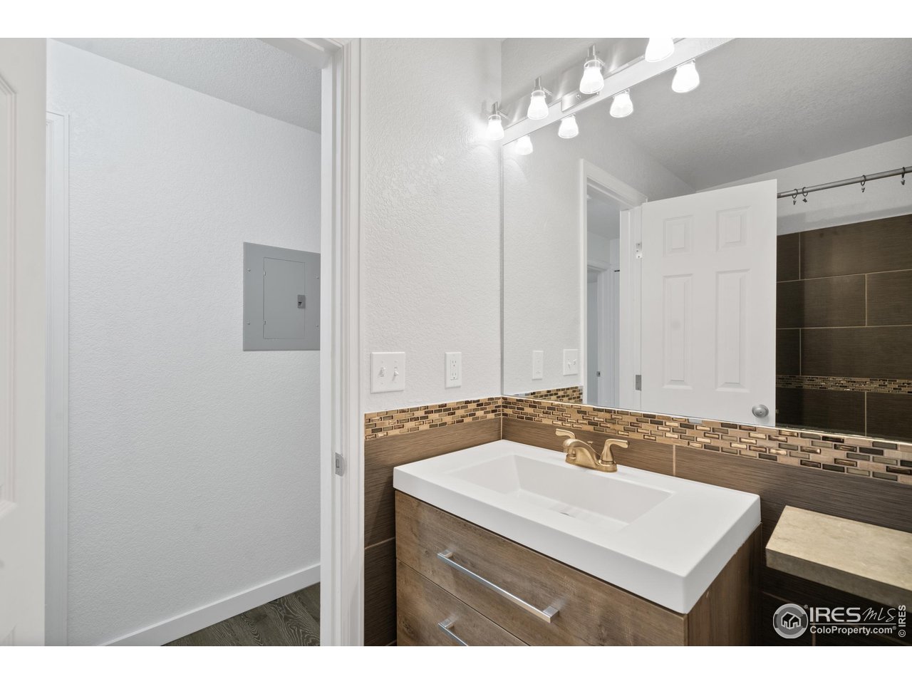 665 Manhattan Dr 665-202