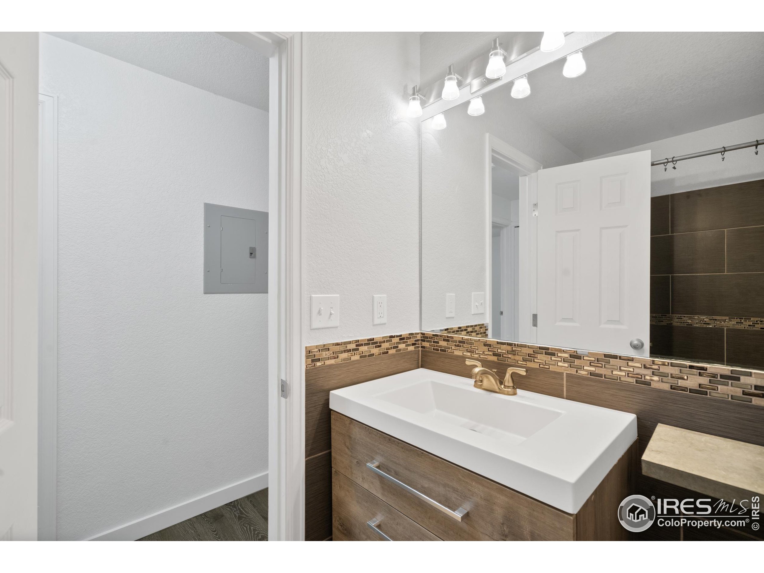 665 Manhattan Dr 665-202