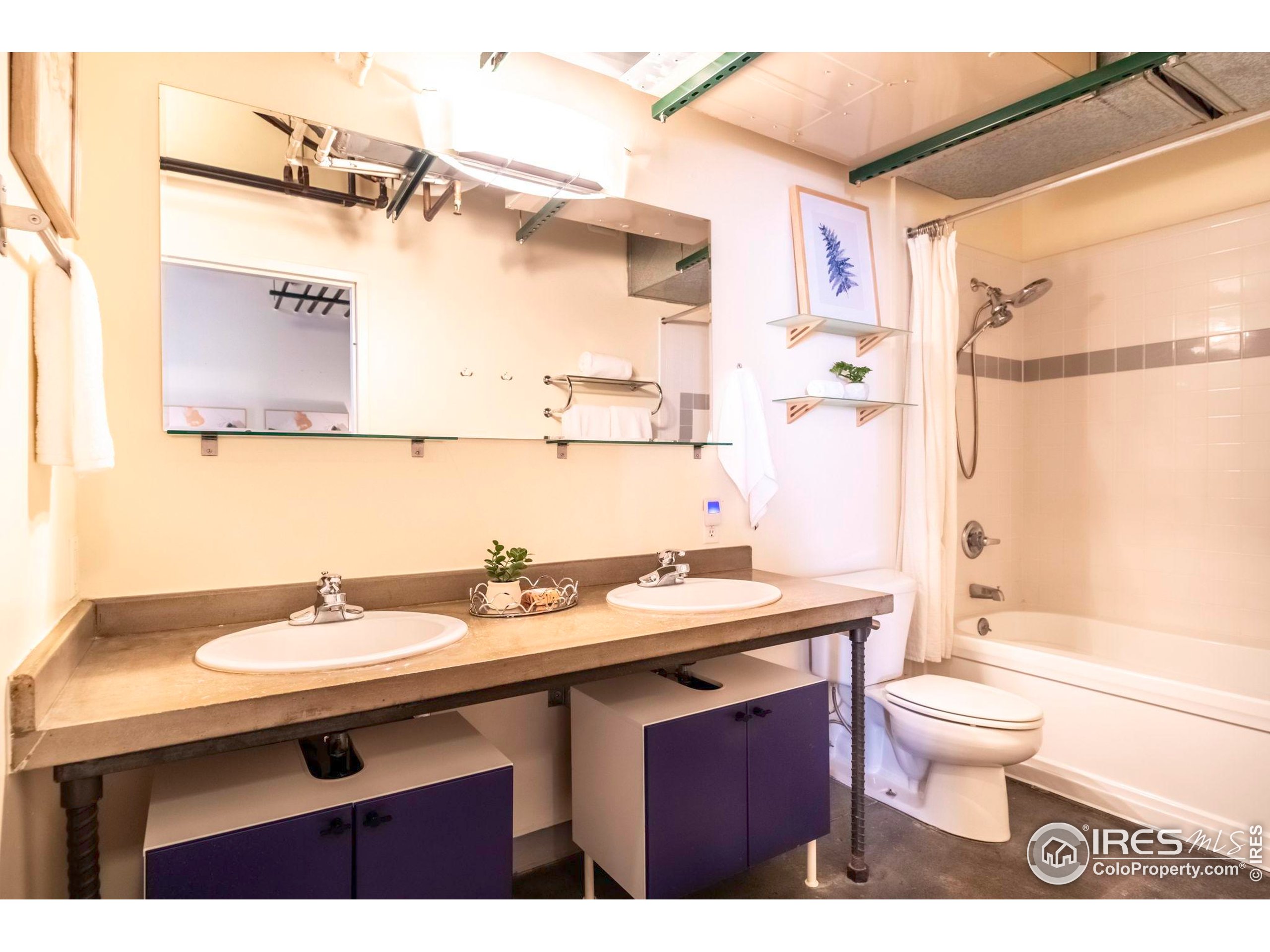 1777 E 39th Ave #209