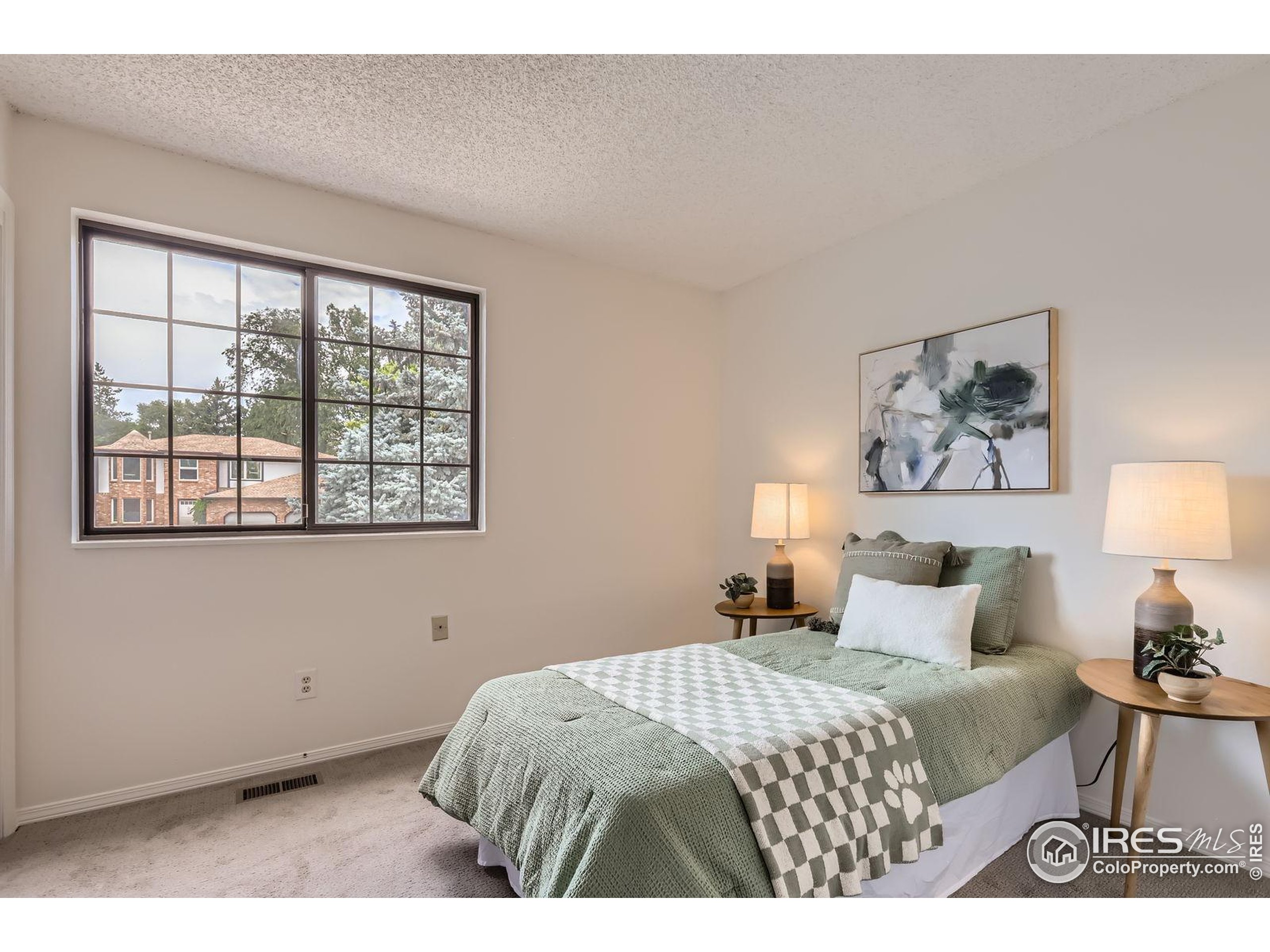 1005 E 5th Ave