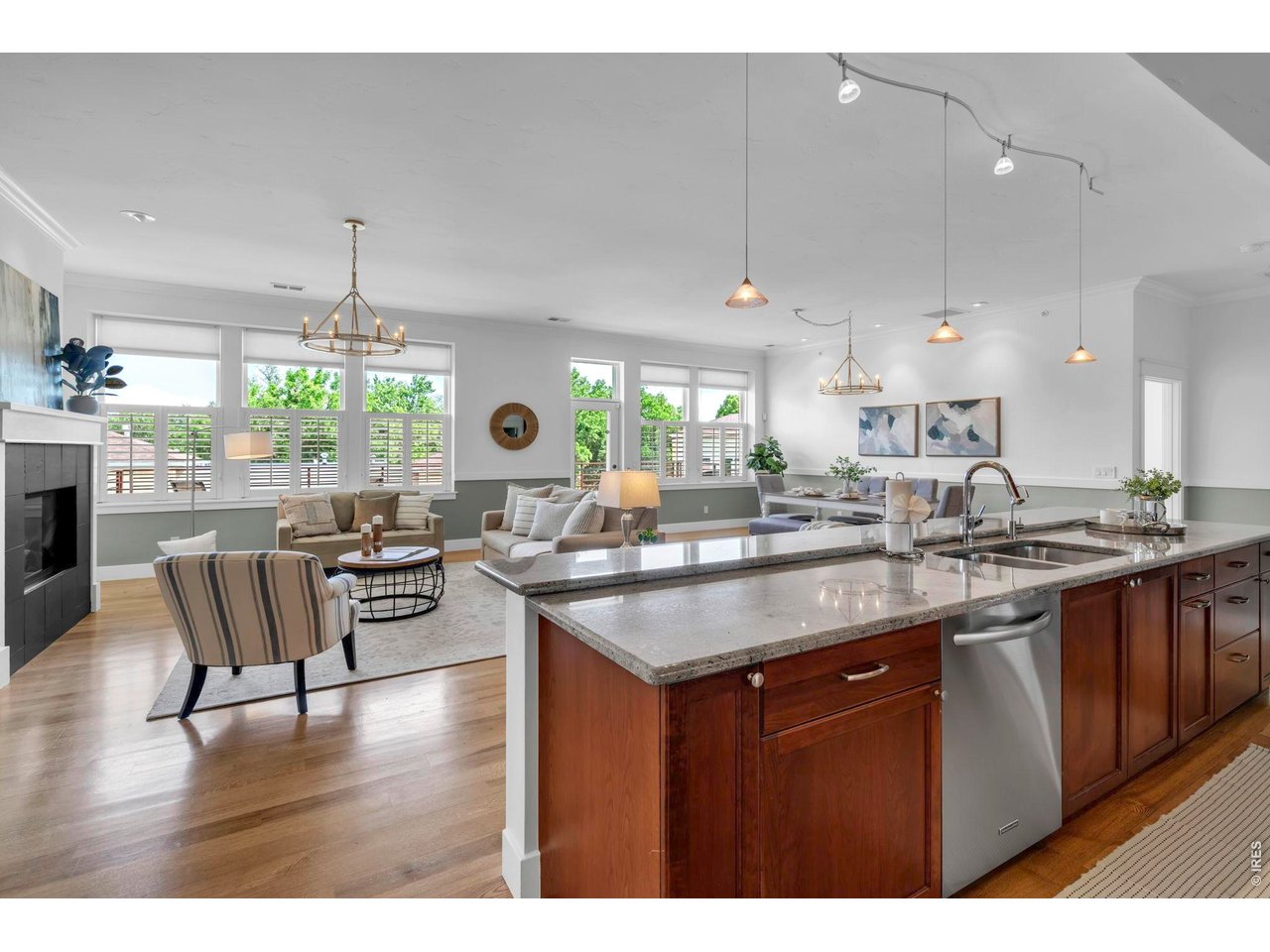 1215 Cedar Ave 301