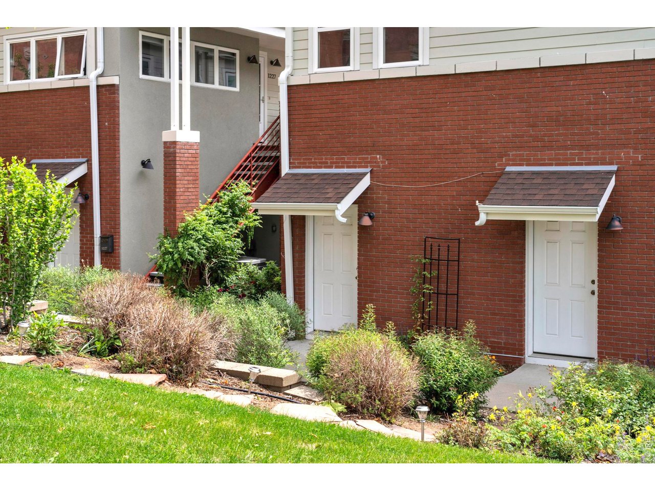 1215 Cedar Ave 301