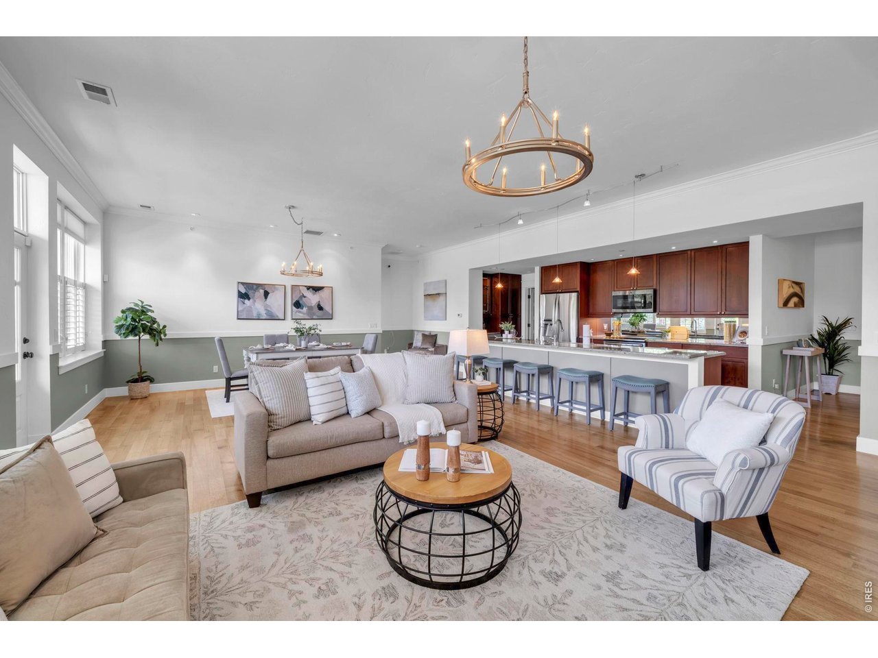 1215 Cedar Ave 301